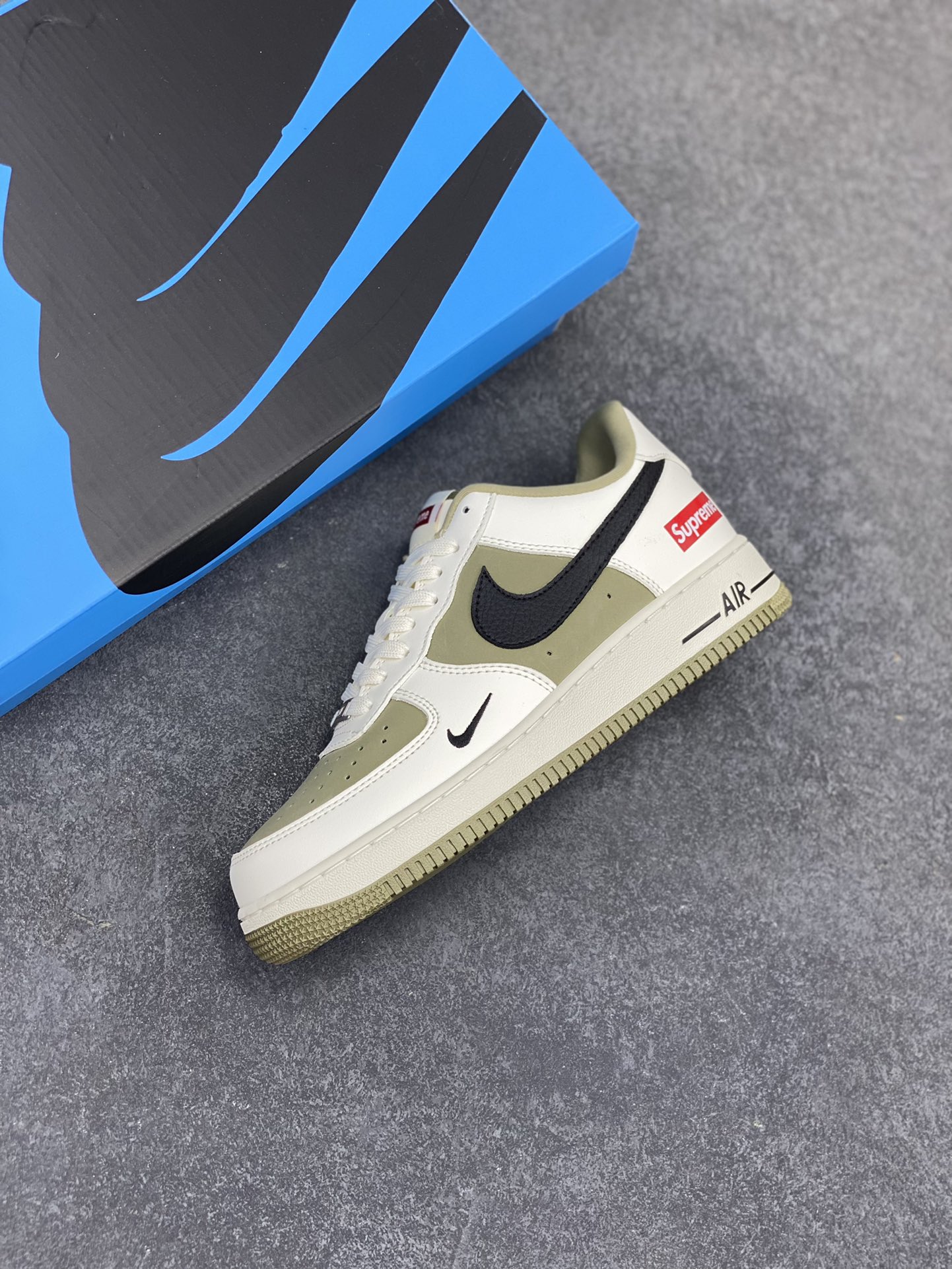 图片[7]-NIke Air Force 1 \’07 Low “Supreme联名–米军绿”空军一号 低帮 运动鞋 休闲鞋 折边针车 工艺难度大 原楦头原纸板 原装鞋盒 定制五金配件 内置全掌气垫 原厂鞋底 货号：CH6336-508 尺码：36 36.5 37.5 38 38.5 39 40 40.5 41 42 42.5 43 44 44.5 45-选品中心