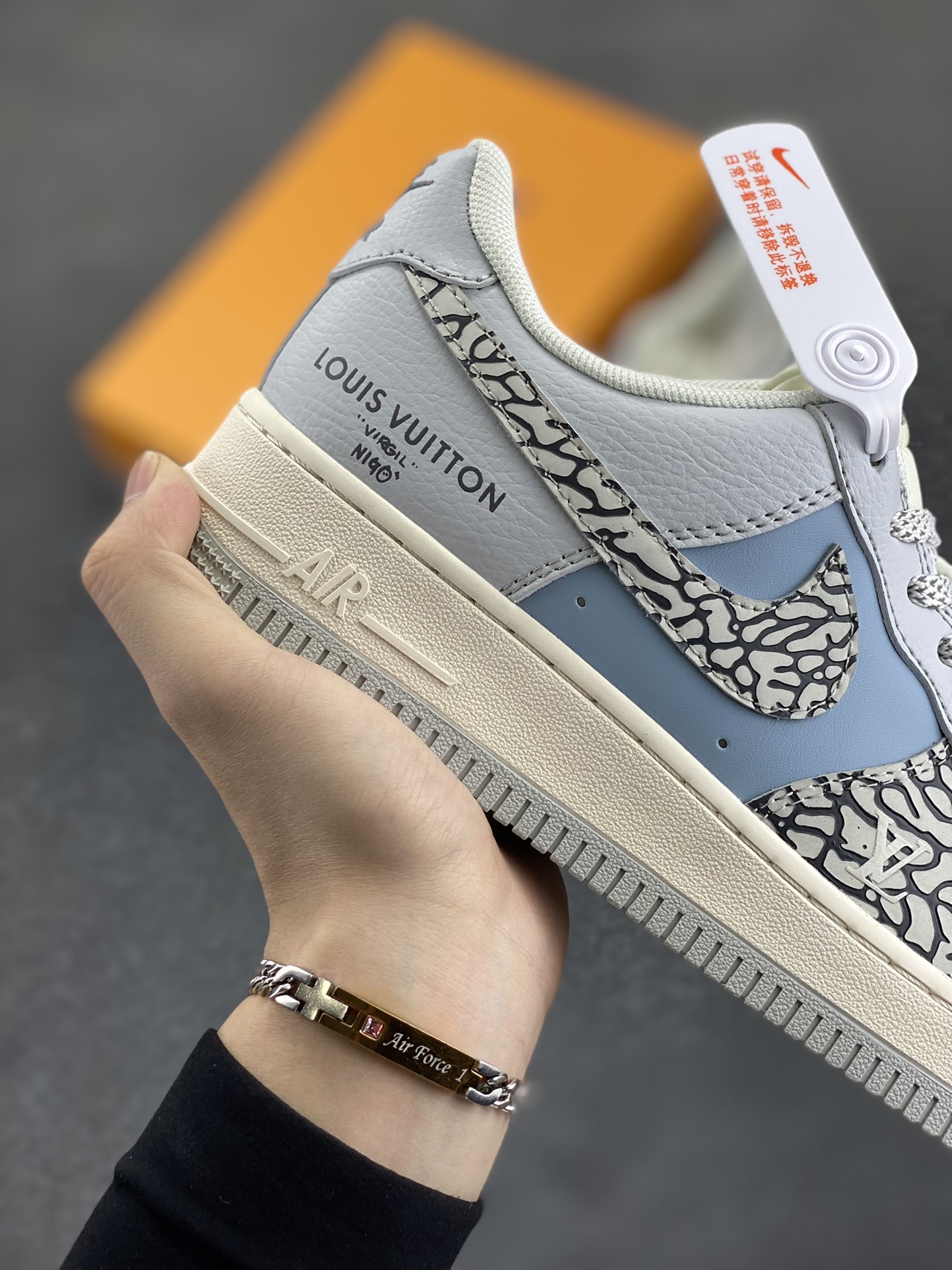 图片[6]-NIke Air Force 1 \’07 Low “LV联名——灰蓝石纹”空军一号 低帮 运动鞋 休闲鞋 折边针车 工艺难度大 原楦头原纸板 原装鞋盒 定制五金配件 内置全掌气垫 原厂鞋底 货号：ZH2598-307 尺码：36 36.5 37.5 38 38.5 39 40 40.5 41 42 42.5 43 44 44.5 45-选品中心