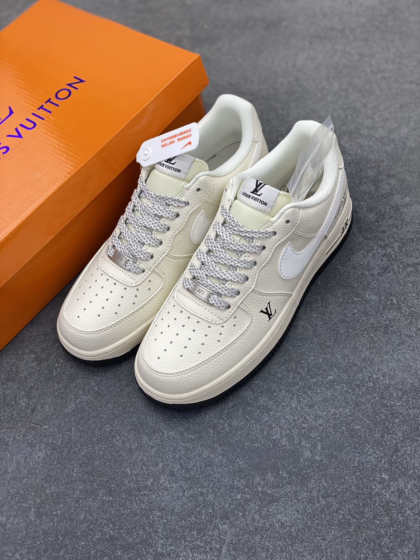 图片[8]-NIke Air Force 1 \’07 Low “LV联名——米白黑底”空军一号 低帮 运动鞋 休闲鞋 折边针车 工艺难度大 原楦头原纸板 原装鞋盒 定制五金配件 内置全掌气垫 原厂鞋底 货号：XX3168-139 尺码：36 36.5 37.5 38 38.5 39 40 40.5 41 42 42.5 43 44 44.5 45-选品中心