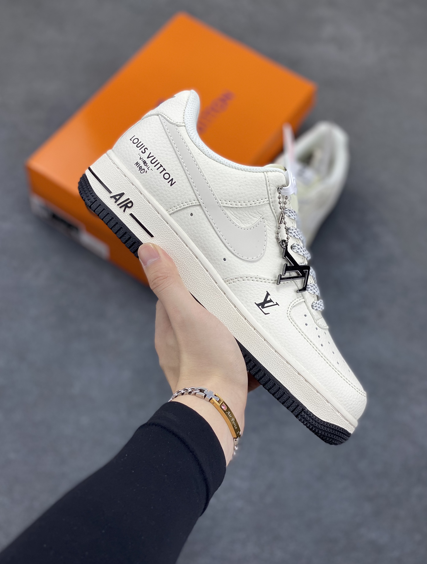 NIke Air Force 1 \’07 Low “LV联名——米白黑底”空军一号 低帮 运动鞋 休闲鞋 折边针车 工艺难度大 原楦头原纸板 原装鞋盒 定制五金配件 内置全掌气垫 原厂鞋底 货号:XX3168-139 尺码:36 36.5 37.5 38 38.5 39 40 40.5 41 42 42.5 43 44 44.5 45-选品中心