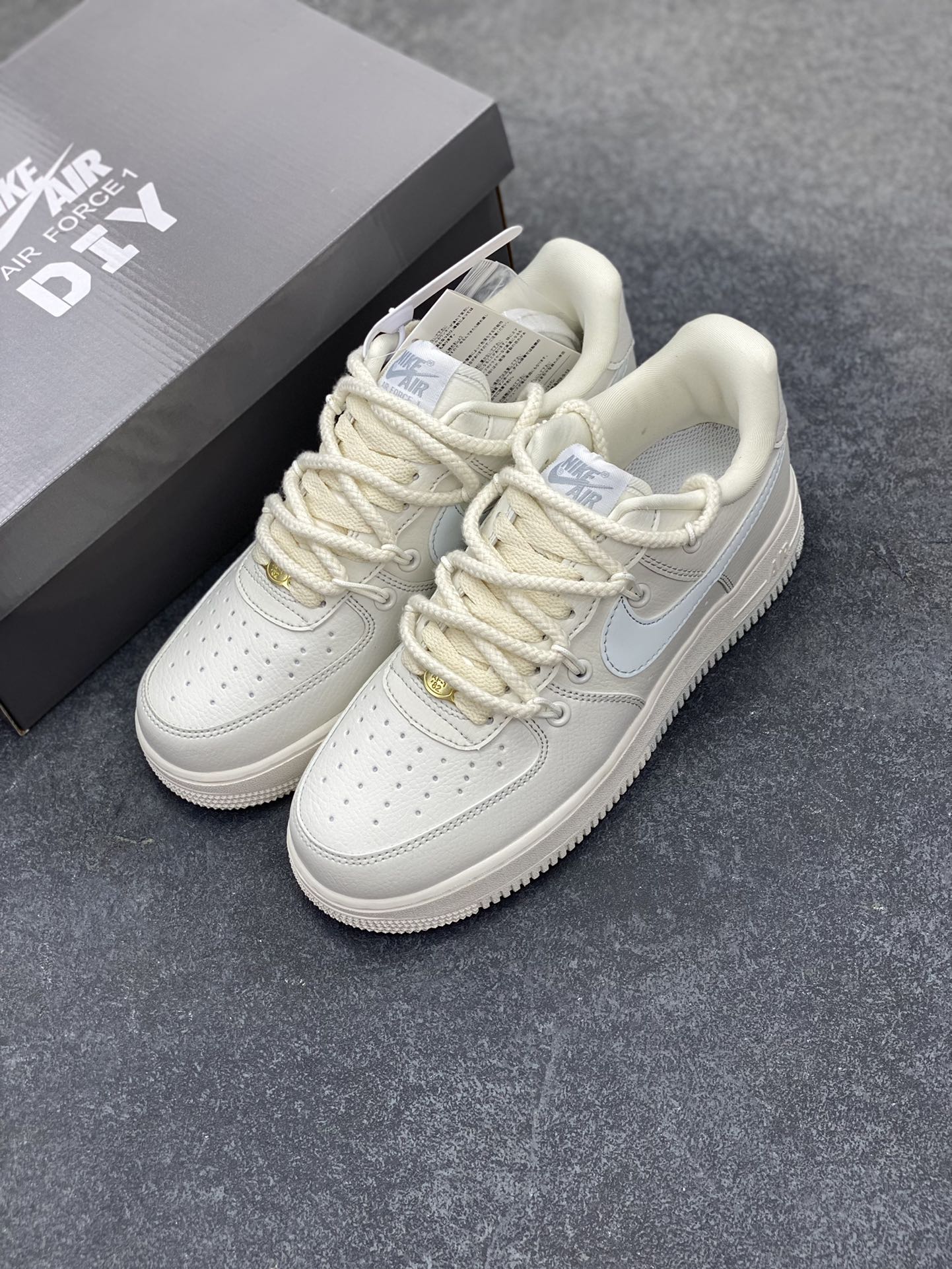 图片[8]-Nike Air Force 1\’07 Low 白灰 空军一号低帮休闲板鞋 原楦头原纸板 打造纯正空军版型#专注外贸渠道 全掌内置蜂窝气垫 #原盒配件 原厂中底钢印、拉帮完美 货号：SX-1968001 尺码：36 36.5 37.5 38 38.5 39 40 40.5 41 42 42.5 43 44 44.5 45-选品中心