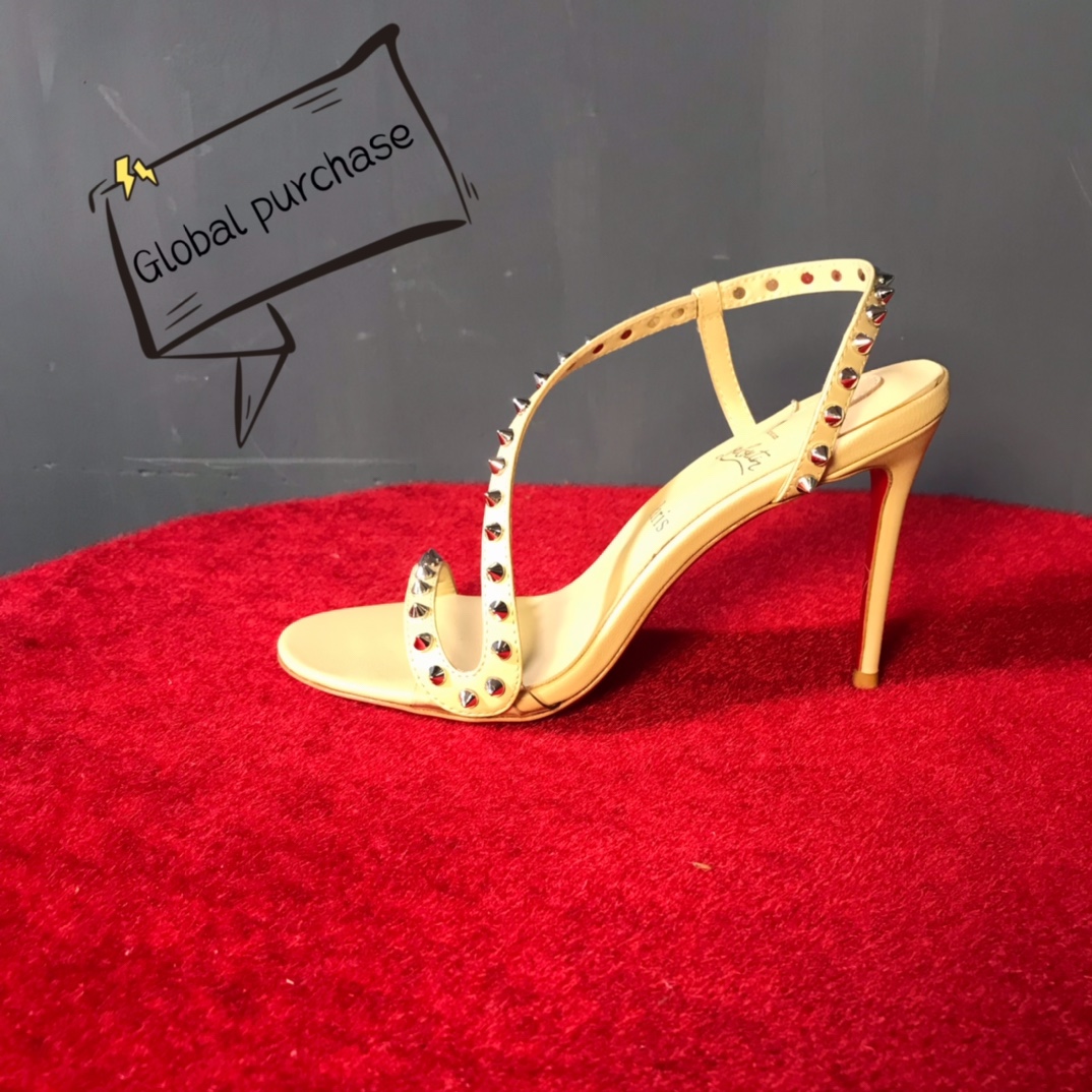 NO:336156,High-end customization New series of rivet sandals in spring and summer!  H10Cm, size 34-42. Customized models are not returned or exchanged, genuine leather sole-054 naked cowhide, official website synchronization Standard European code Reference:-054 Color:nude Material:cowhide/rivet Lining:goat leather Heel height:10Cm Sole:leather sole Size:EUR 34-42 (US 4-11):,,christian louboutin,sandals,cowhide,Leather soles19860909高端订制 年春夏铆钉凉鞋新款系列！ H10Cm,尺码34-42码.订制款不退不换,真皮大底-054裸牛皮,官网同步 标准欧码 Reference:-054 Color:nude Material:cowhide/rivet Lining:goat leather Heel heigh:10Cm Sole:leather sole Size:EUR 34－42（US 4一11) :,,christian louboutin,sandals,cowhide,Leather soles,Women's Shoes
