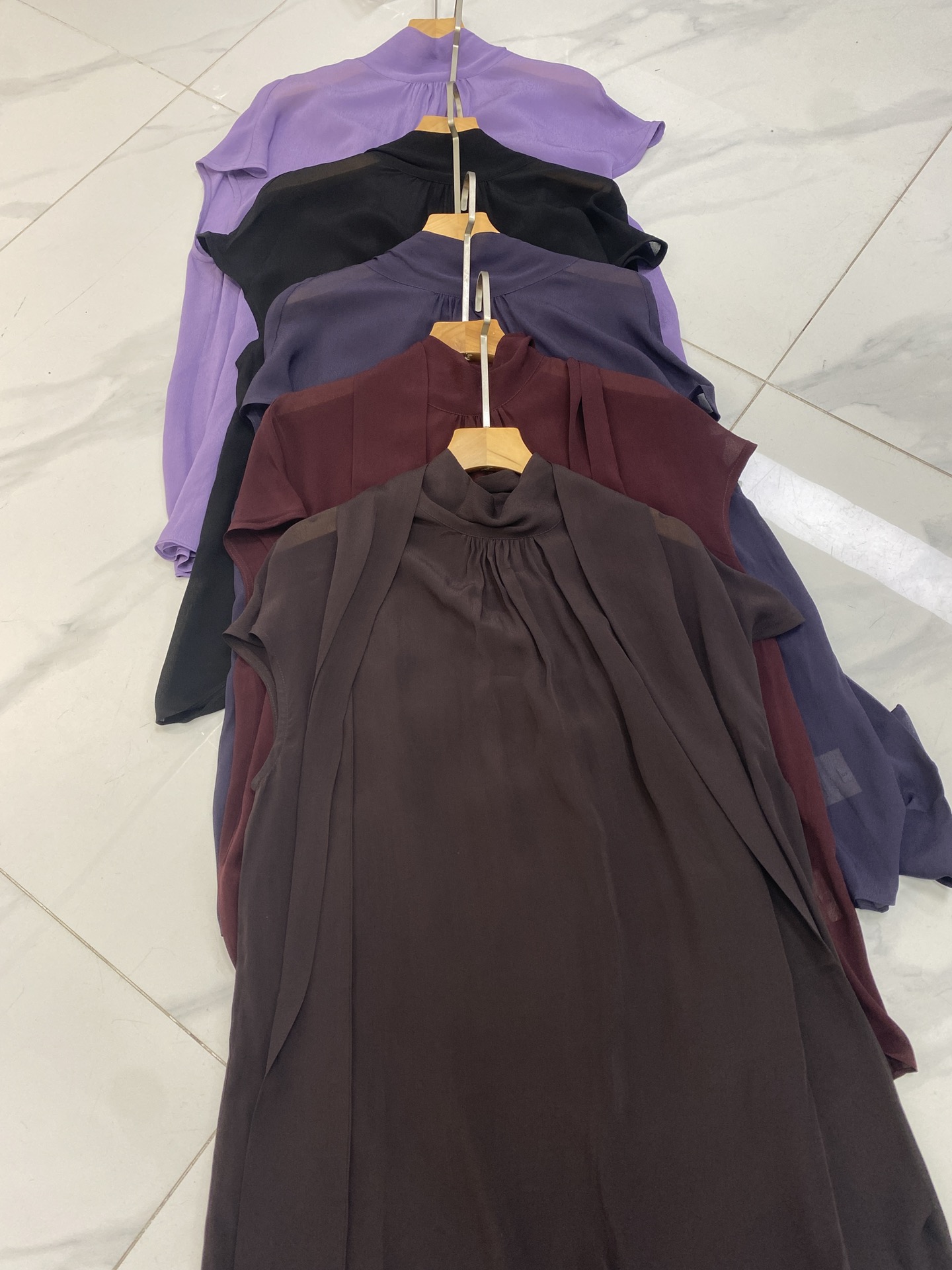 “High-Quality Women’s Clothes Packaged with YSL in 5 Colors, Sizes S-XXL, Comfortable, Stylish, Timeless Designs” - 图片 8
