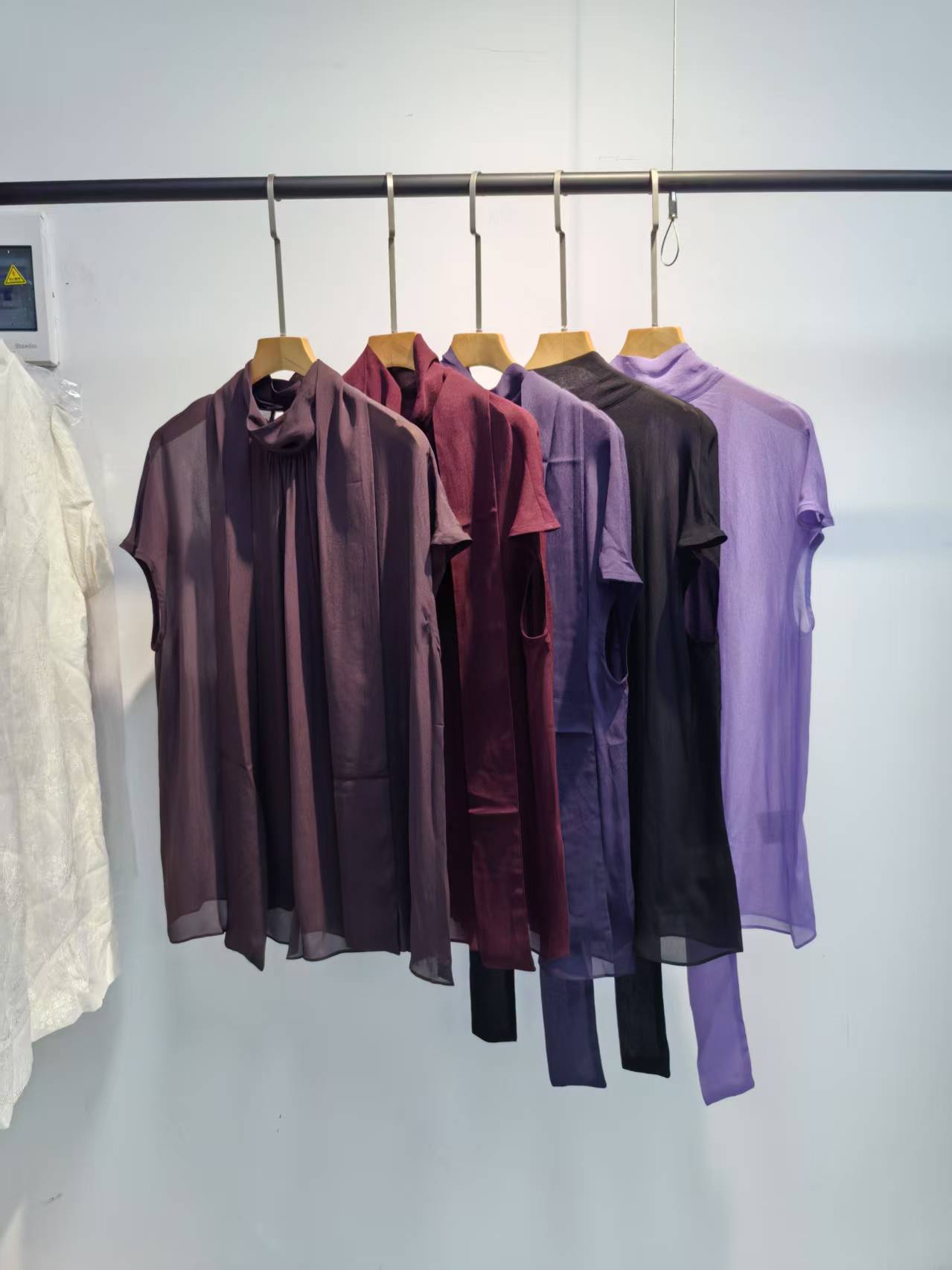 “High-Quality Women’s Clothes Packaged with YSL in Five Colors – Code Number SMLXLXXL” - 图片 2