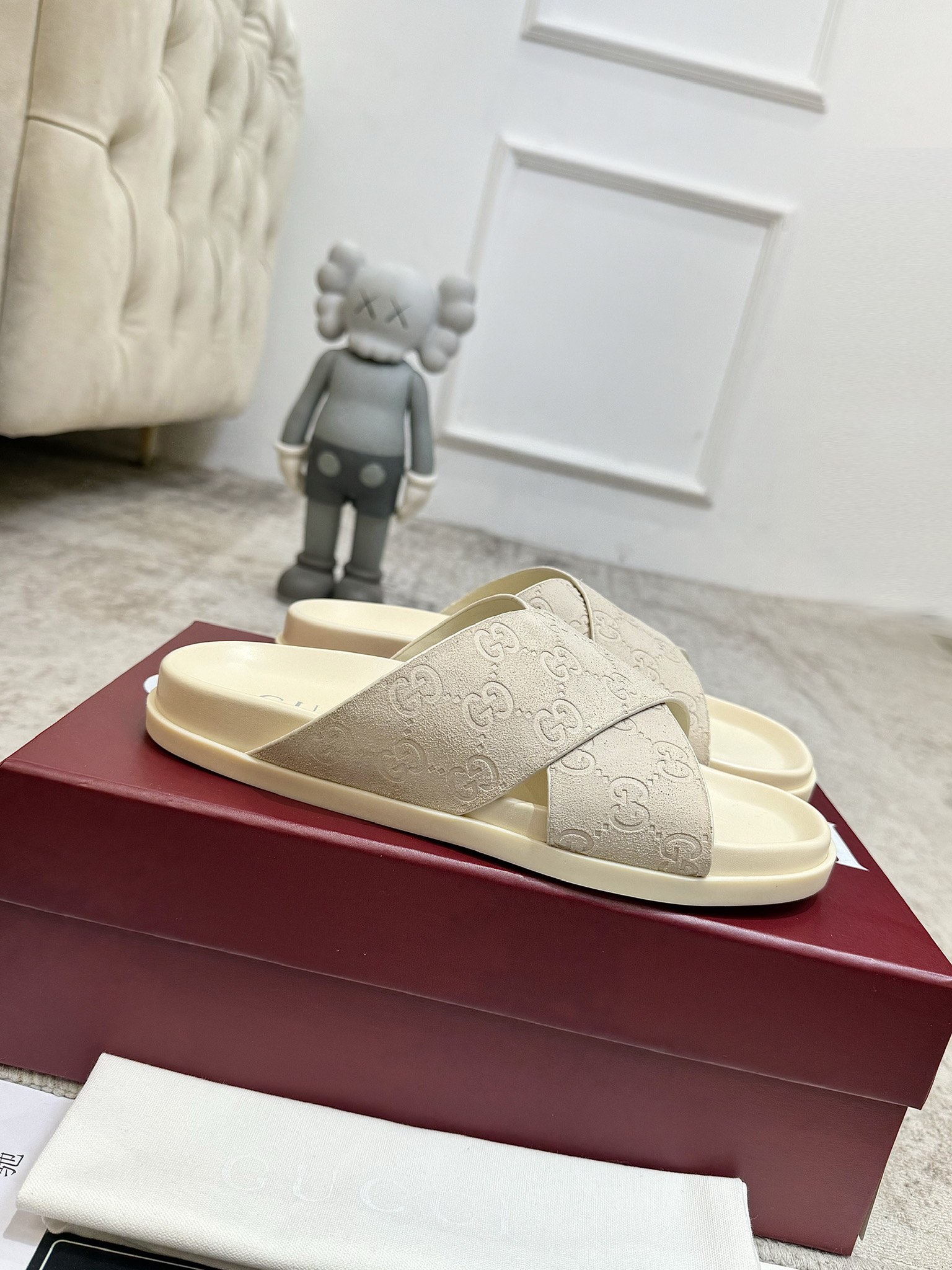 NO:545520,Gucci women's thick-soled new slippers, top-level version, essential slippers for spring and summer internet celebrities, yp one-to-one restore, all details, material, comfort, all the same as the original version, 1:1 replica. The bottom thickness is 2.5cm, size number for women 35-42, slippers, gucci, slippers19860909Gucci女款厚底新款拖鞋 顶级版 春夏网红必备拖鞋 yp一比一还原,所有细节 材质 舒适度 全部跟原版一样了 1:1复刻.底厚2.5cm 码数女码35-42,拖鞋,gucci,slippers,Women's Shoes