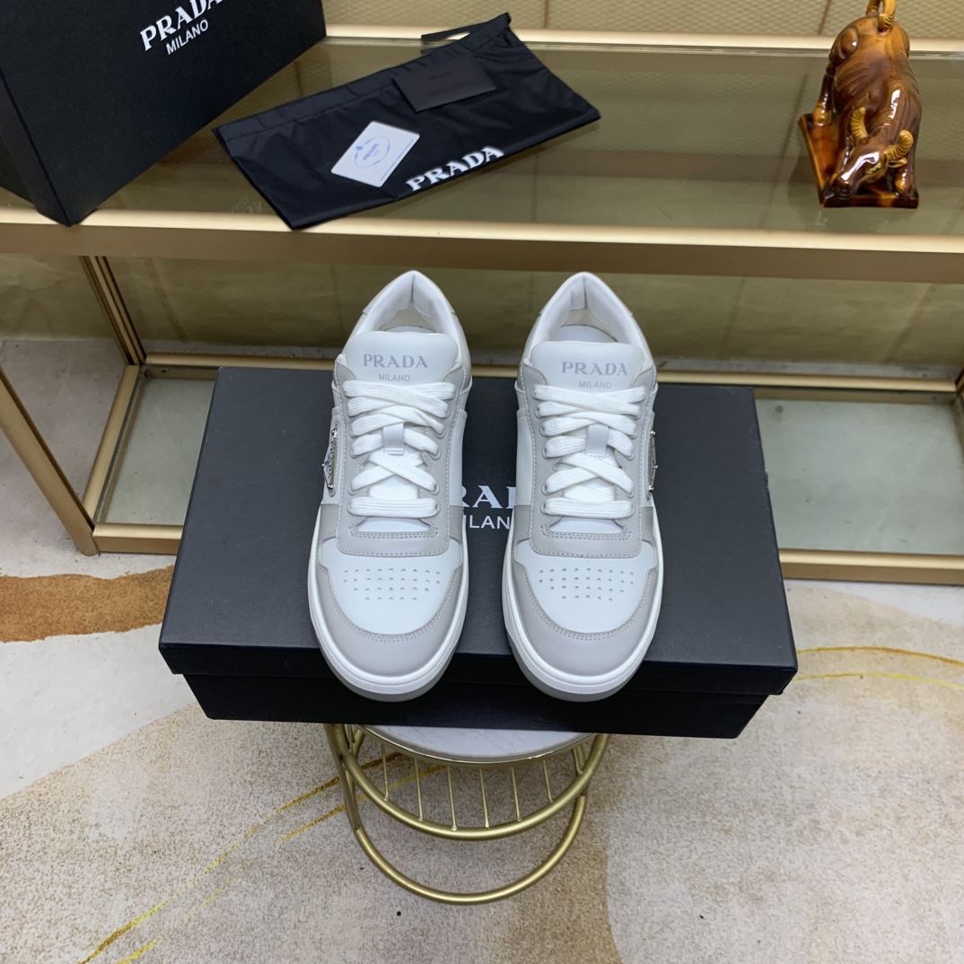 NO:347285,PRADA》Prada's top purchasing agent for men's latest counters are released simultaneously, high-quality original calfskin imported from Italy. Brand logo* (high-end, noble, grade,) exquisite workmanship (Imported from Italy, original sole is specially supplied with original sole, exclusive double-layer activity, TPR rubber, combination sole; super, comfortable, wear-resistant, anti-slip, environmentally friendly, real-life shooting is more beautiful (high-quality, order-based goods) 38-44 (.45 customization), prada, prada, cowhide19860909巜PRADA》普拉达顶级代购男士最新专柜同步发售,意大利进口优质原版小牛皮.品牌logo*(凸显·高端·贵气·档次·）做工考究（意大利进口 鞋底原厂特供原版底,独家双层活动·TPR橡胶·组合大底;超级·舒适·耐磨·防滑·环保,实物拍摄实物更漂亮（高品质·跟单货)码数38一44（.45定制）,,prada,prada,cowhide,Men's shoes