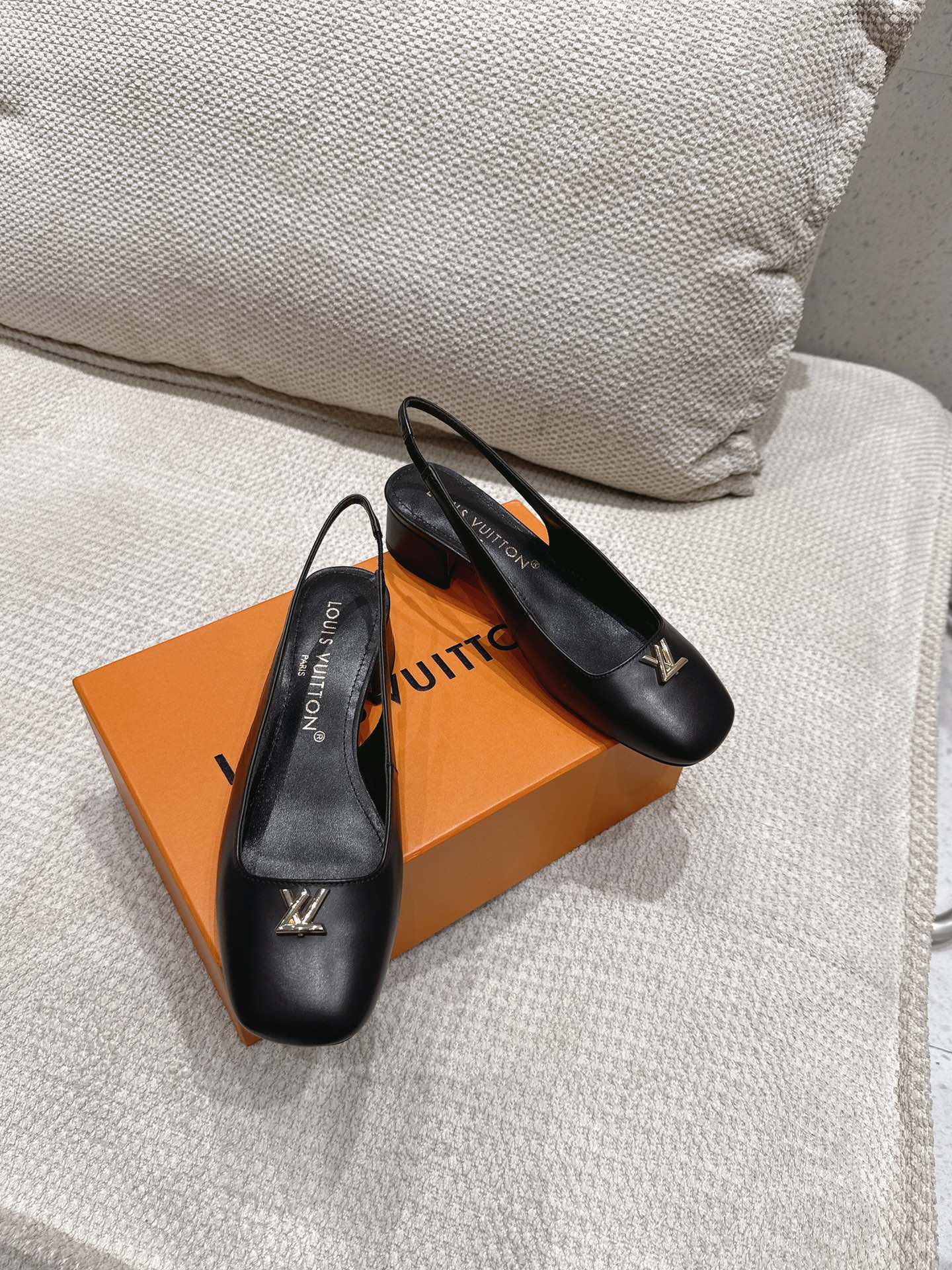 “P6962025: L.R.’s Latest Morning & Spring Collection with V Logo Design & Soft Sheep Leather Heels”