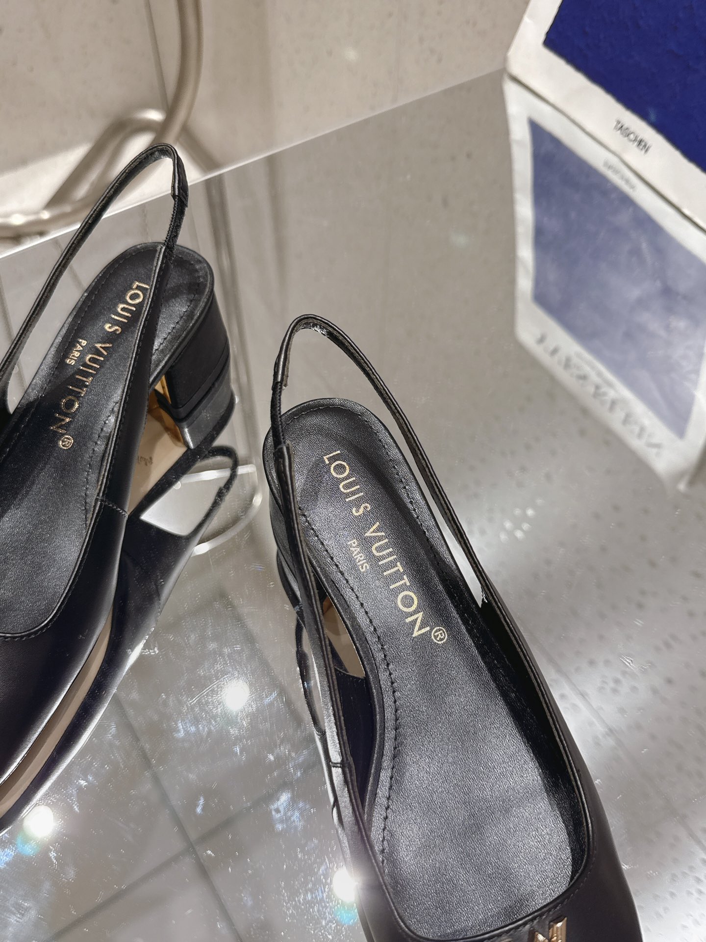 “P6962025: L.R.’s Latest Morning & Spring Collection with V Logo Design & Soft Sheep Leather Heels” - 图片 7