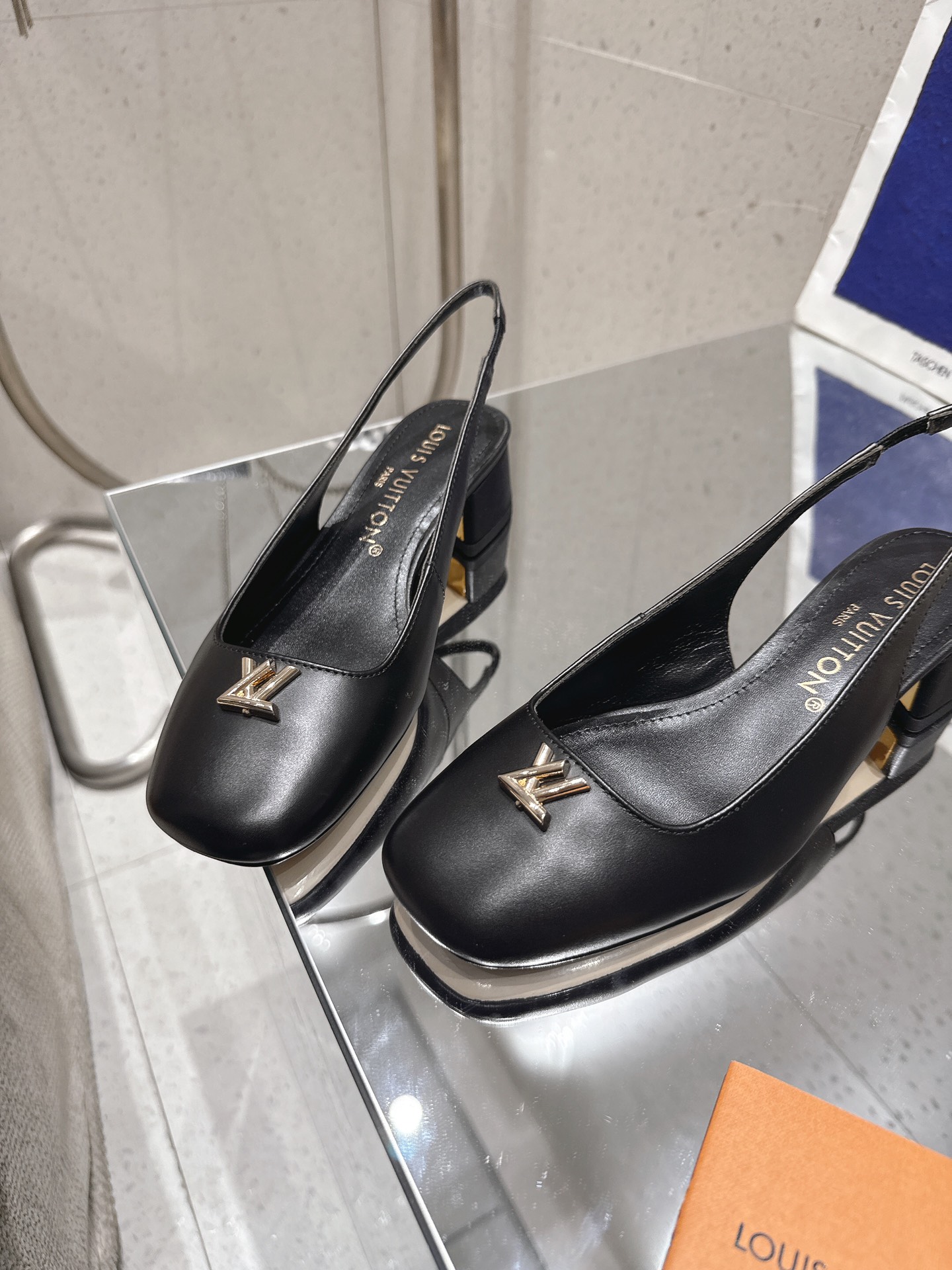 “P6962025: L.R.’s Latest Morning & Spring Collection with V Logo Design & Soft Sheep Leather Heels” - 图片 8