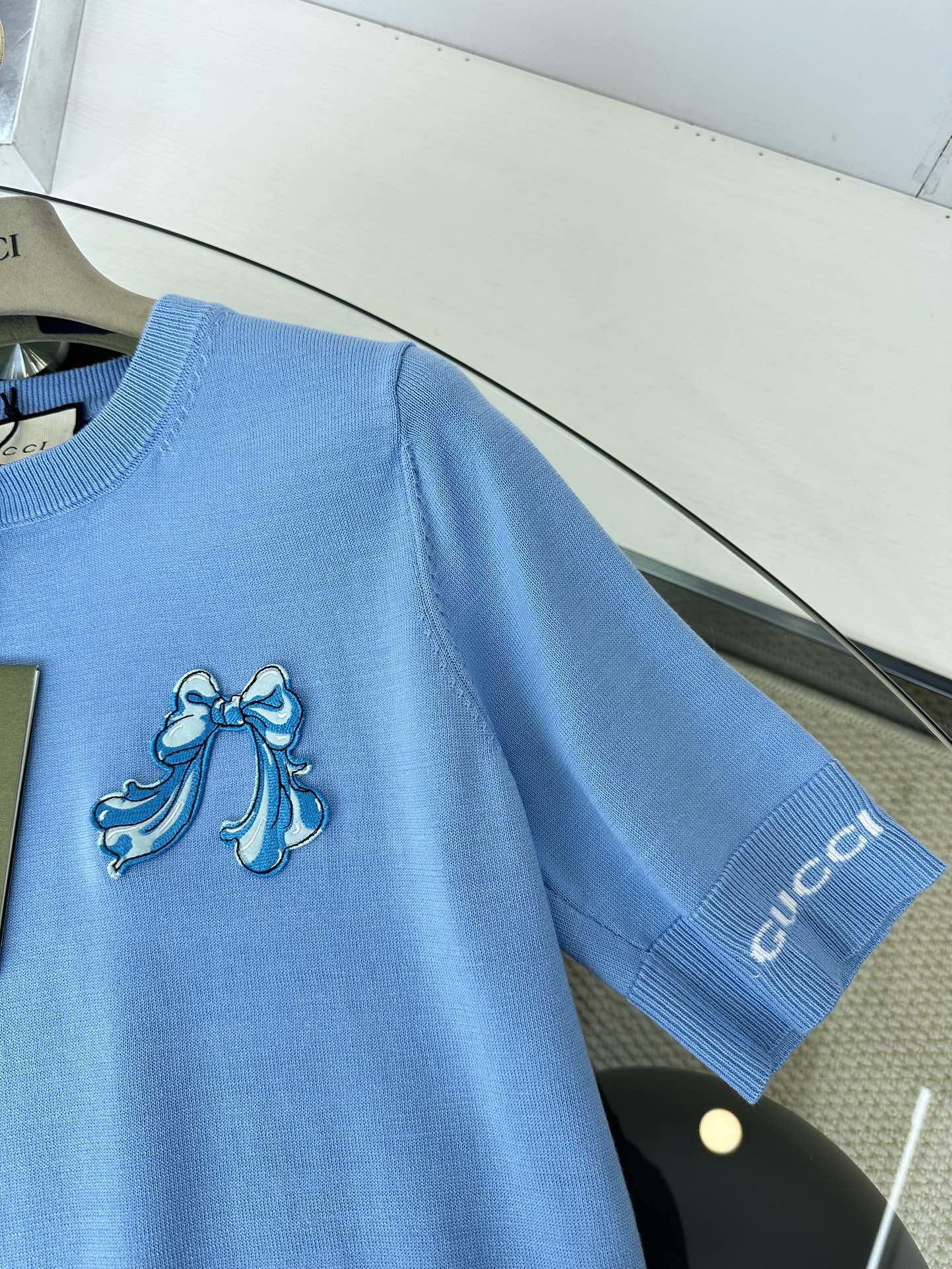 Gucci Short-Sleeve Knit Top with Butterfly Detail - Elegant & Chic 7 i1747325490 6158 5