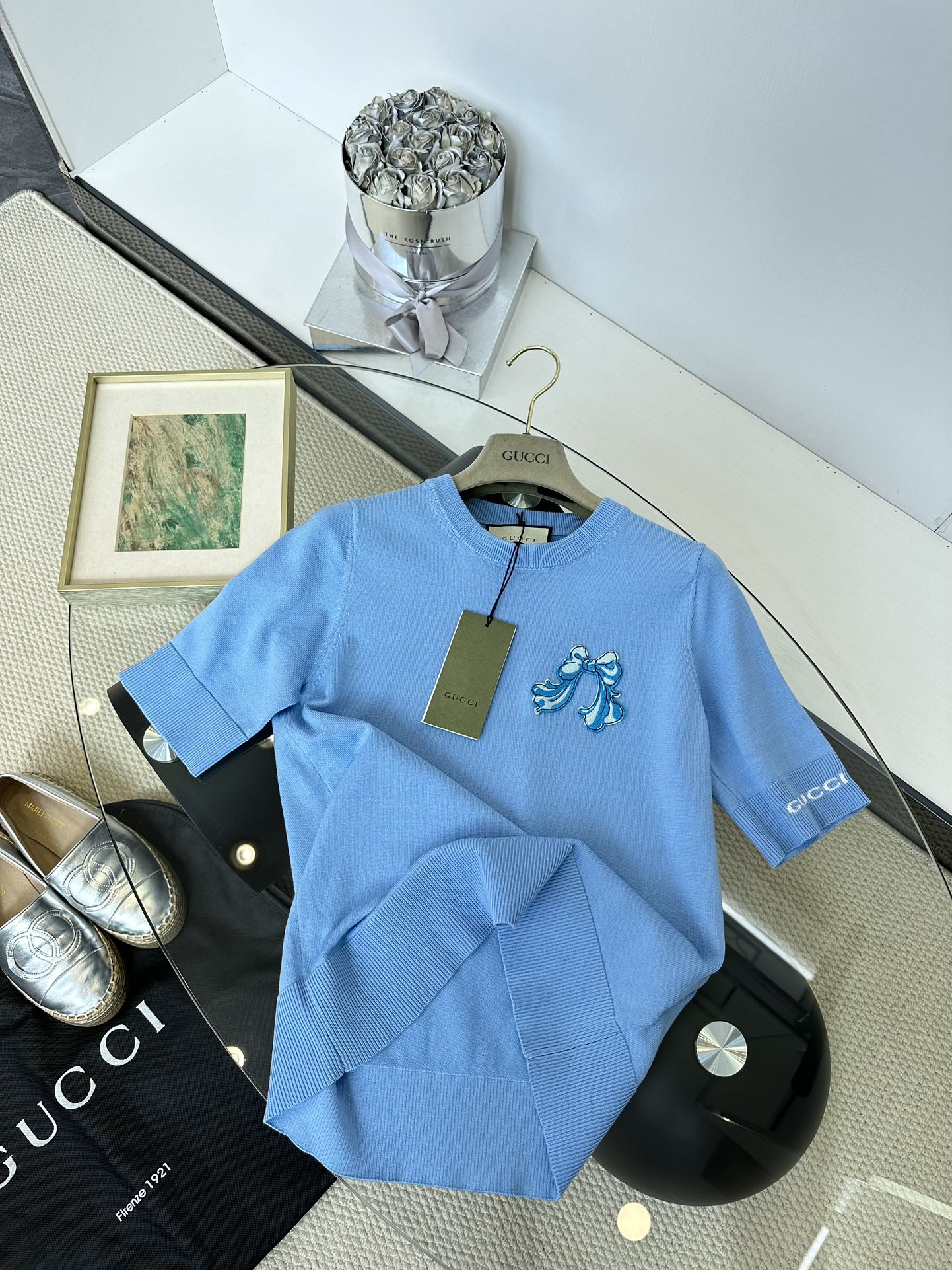 Gucci Short-Sleeve Knit Top with Butterfly Detail - Elegant & Chic 5 i1747325490 73 3
