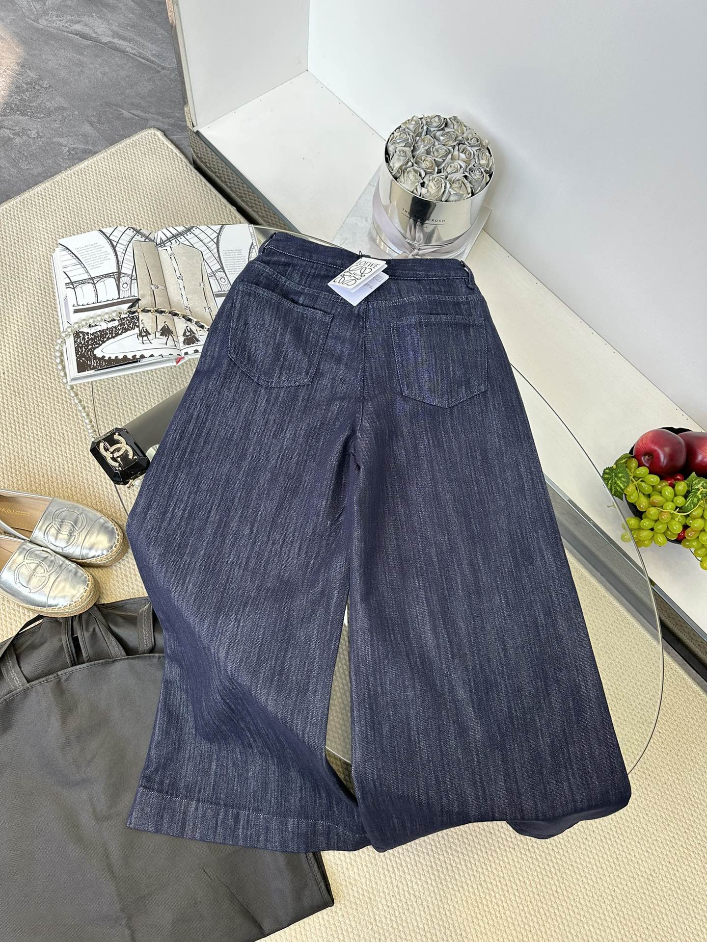 Loewe Wide-Leg Denim Jeans: Lightweight, Flowy, and Effortlessly Stylish 6 i1747327078 6322 4