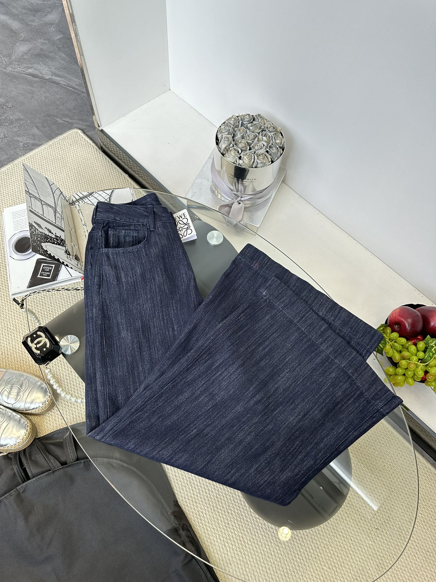 Loewe Wide-Leg Denim Jeans: Lightweight, Flowy, and Effortlessly Stylish 2 i1747327078 8888 0