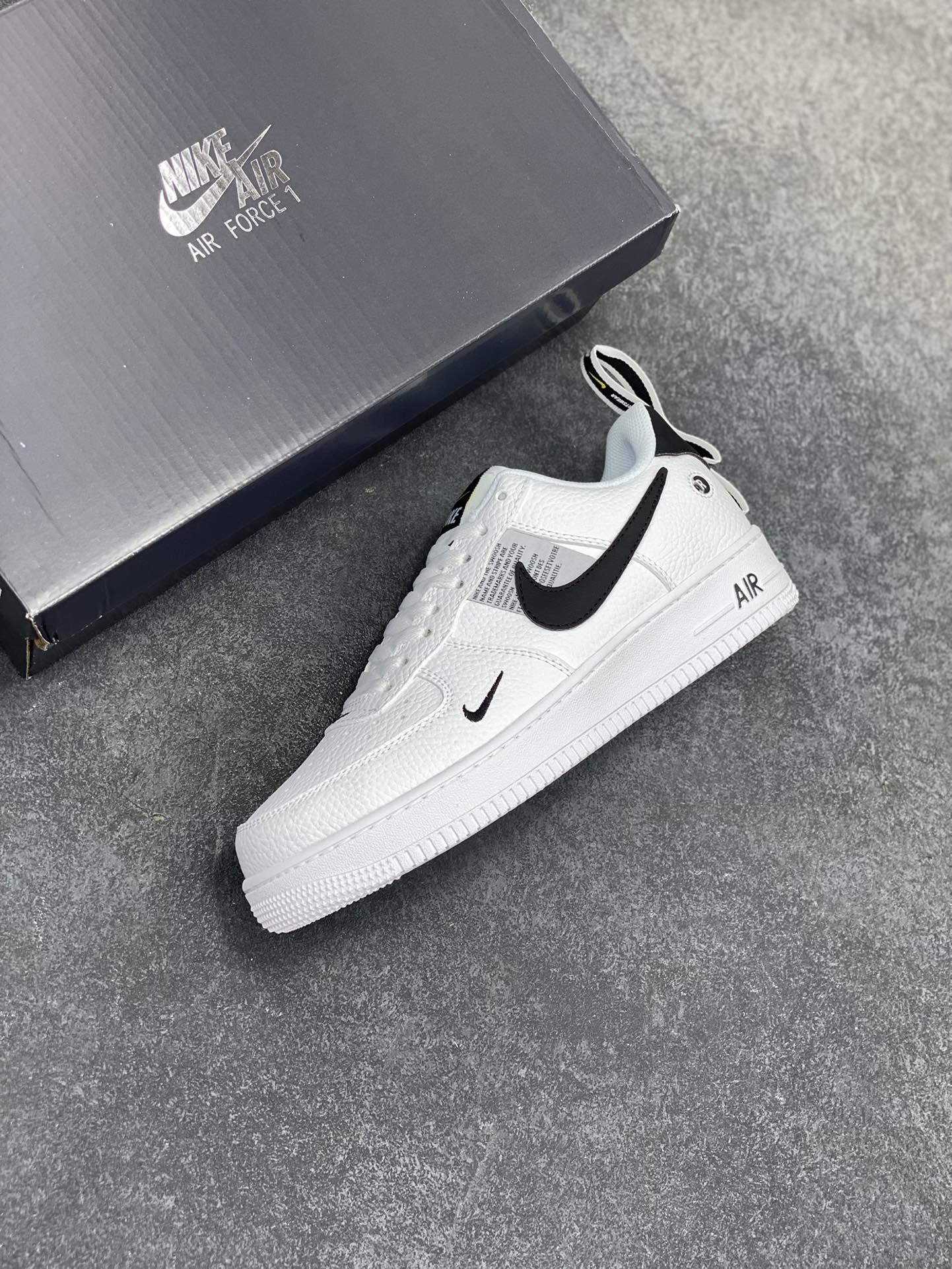 图片[7]-Nike Air Force 1 ’07 Low 空军一号低帮百搭休闲运动板鞋。柔软、弹性十足的缓震性能和出色的中底设计，横跨复古与现代的外型结合，造就出风靡全球三十多年的Force 1，直到今天还深受青睐 货号：AJ7747-100 尺码：36 36.5 37.5 38 38.5 39 40 40.5 41 42 42.5 43 44 44.5 45-选品中心