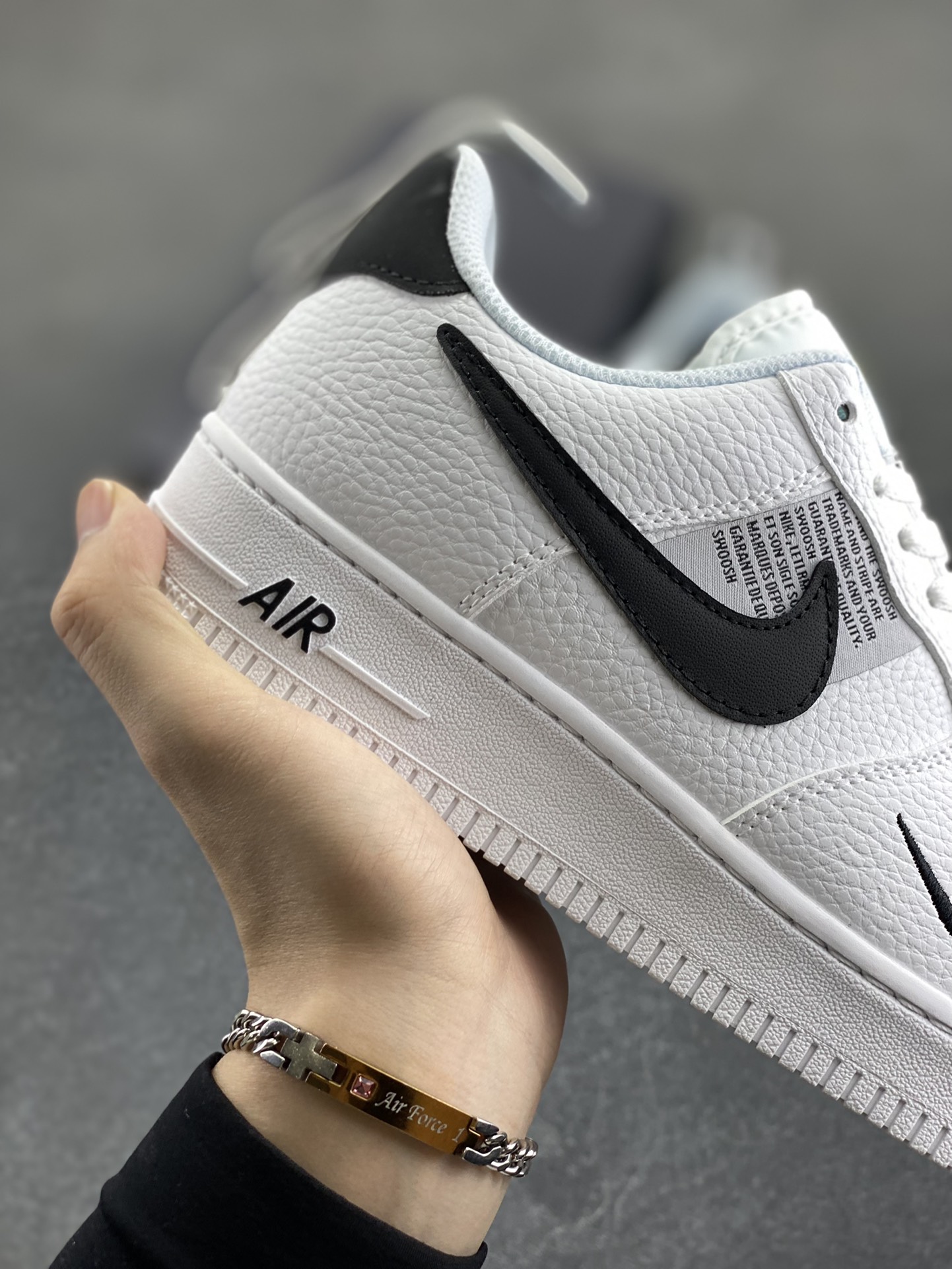图片[6]-Nike Air Force 1 ’07 Low 空军一号低帮百搭休闲运动板鞋。柔软、弹性十足的缓震性能和出色的中底设计，横跨复古与现代的外型结合，造就出风靡全球三十多年的Force 1，直到今天还深受青睐 货号：AJ7747-100 尺码：36 36.5 37.5 38 38.5 39 40 40.5 41 42 42.5 43 44 44.5 45-选品中心