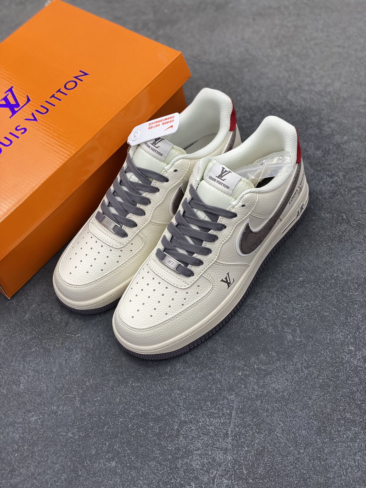 图片[8]-NIke Air Force 1 \’07 Low “LV联名——灰牛仔勾”空军一号 低帮 运动鞋 休闲鞋 折边针车 工艺难度大 原楦头原纸板 原装鞋盒 定制五金配件 内置全掌气垫 原厂鞋底 货号：XX3168-136 尺码：36 36.5 37.5 38 38.5 39 40 40.5 41 42 42.5 43 44 44.5 45-选品中心