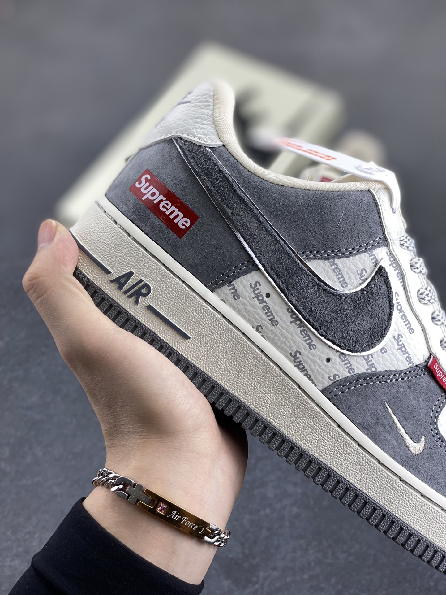 图片[6]-NIke Air Force 1 \’07 Low “Supreme联名——灰蛇鳞”空军一号 低帮 运动鞋 休闲鞋 折边针车 工艺难度大 原楦头原纸板 原装鞋盒 定制五金配件 内置全掌气垫 原厂鞋底 货号：CH6336-510 尺码：36 36.5 37.5 38 38.5 39 40 40.5 41 42 42.5 43 44 44.5 45-选品中心