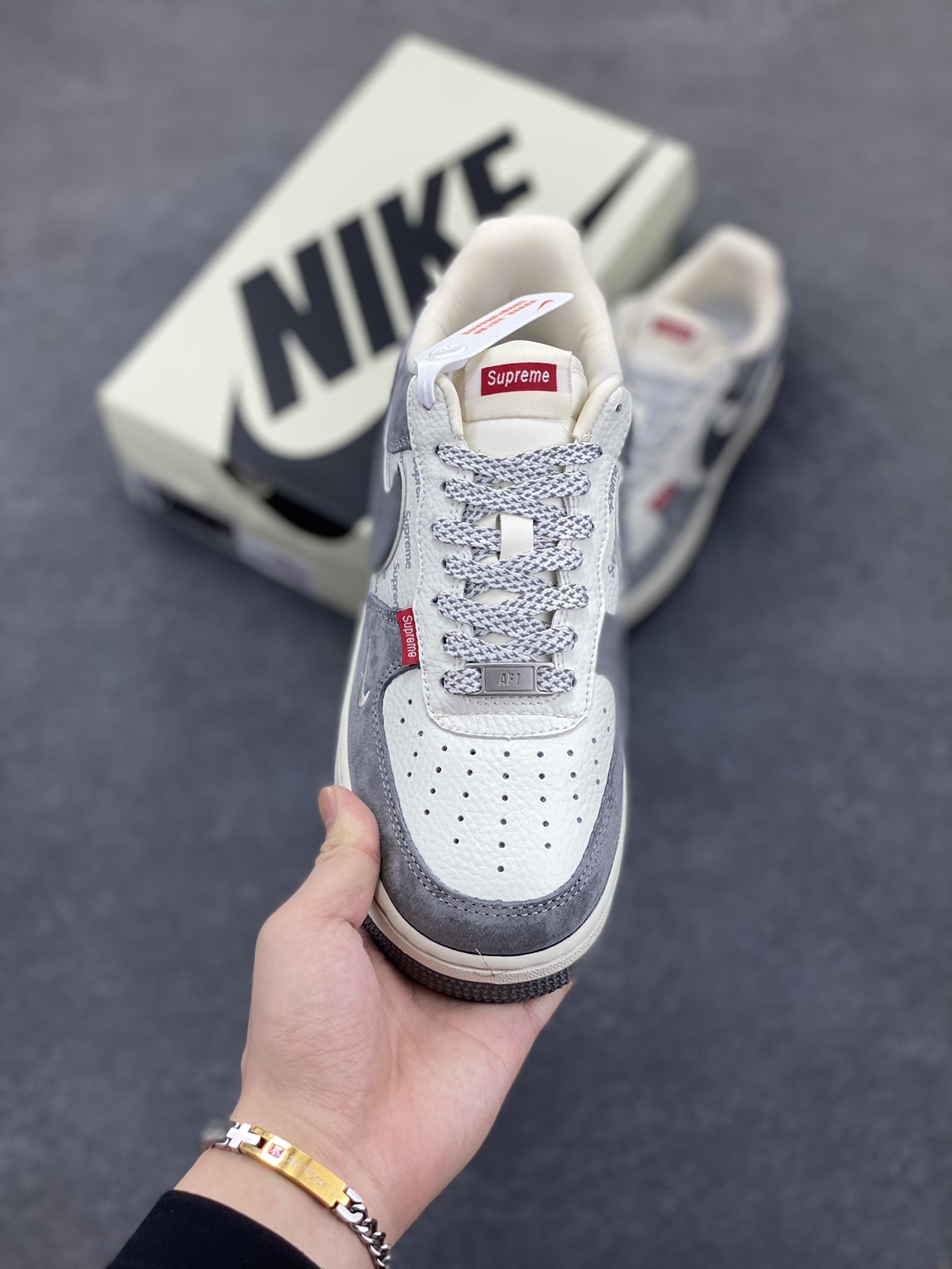 图片[2]-NIke Air Force 1 \’07 Low “Supreme联名——灰蛇鳞”空军一号 低帮 运动鞋 休闲鞋 折边针车 工艺难度大 原楦头原纸板 原装鞋盒 定制五金配件 内置全掌气垫 原厂鞋底 货号：CH6336-510 尺码：36 36.5 37.5 38 38.5 39 40 40.5 41 42 42.5 43 44 44.5 45-选品中心