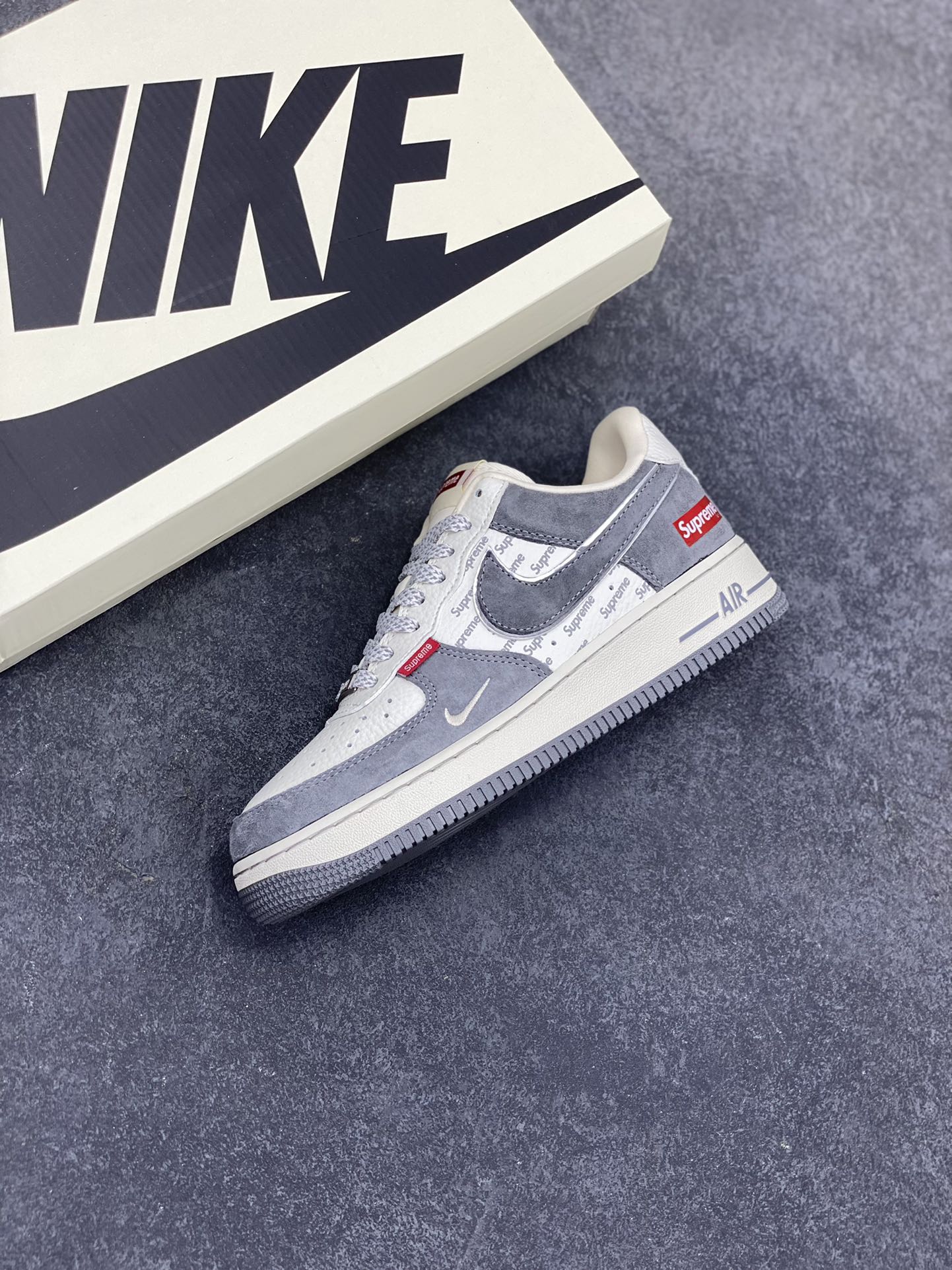 图片[7]-NIke Air Force 1 \’07 Low “Supreme联名——灰蛇鳞”空军一号 低帮 运动鞋 休闲鞋 折边针车 工艺难度大 原楦头原纸板 原装鞋盒 定制五金配件 内置全掌气垫 原厂鞋底 货号：CH6336-510 尺码：36 36.5 37.5 38 38.5 39 40 40.5 41 42 42.5 43 44 44.5 45-选品中心