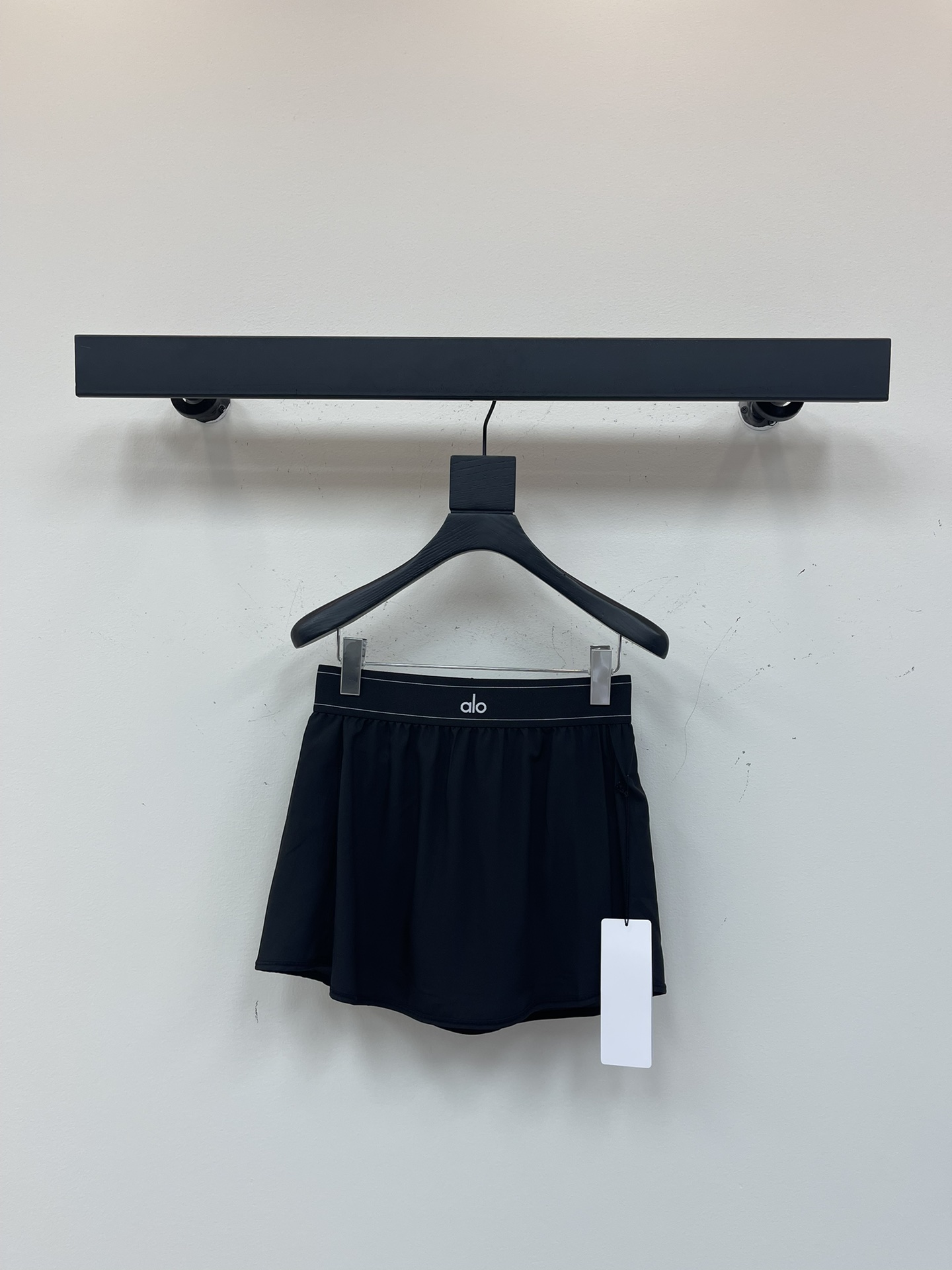 NO:411807,ALO25 spring and summer new webbing letter sports skirt This style can be worn in daily life and exercise. The elastic webbing waist design is suitable for any body shape. It is not afraid of thigh. There are leggings designs inside. It is easy to put on and take off. It is not afraid of exposure. There are small pockets on both sides of the leggings. You can put headphones on. Recommended √ SML,, skirts, alexander wang19860909ALO25春夏新款织带字母运动短裙 这款日常和运动都能穿啦 弹力织带腰设计 适合任何身形 也不怕勒肚子 内里有做打底裤设计 方便穿脱 不怕走光 打底裤两侧有小口袋设计 可以放耳机~ 推荐√ SML,,skirts,alexander wang,Women's clothing