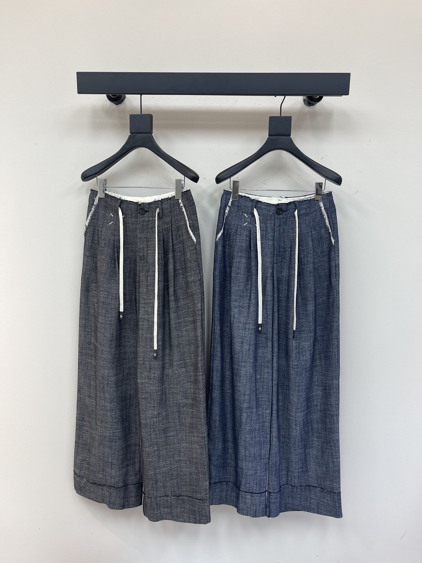 NO:335959,MM6*| 25 new double-waist casual pants, versatile colors, high-end and high-end custom belts, full of high-end and casual visual feast, a versatile item that must be bought in all seasons, customized hemp, with a huge texture, full of lazy style, goddess must be a magical tool!  The style is versatile and not picky. The lengthening lines and proportions make the body beautiful!  Workmanship quality depends on details SML,masion margiela,alexander wang19860909MM6*| 25新款双腰头休闲裤 颜色百搭高级 定制腰带尽显高级随意感 视觉盛宴 四季必入的百搭单品 订制麻料,质感巨好,慵懒范儿十足 女神必入神器！ 版型百搭不挑人 拉长线条比例上身美的不要不要的！ 做工品质看细节 SML,,masion margiela,alexander wang,Women's clothing