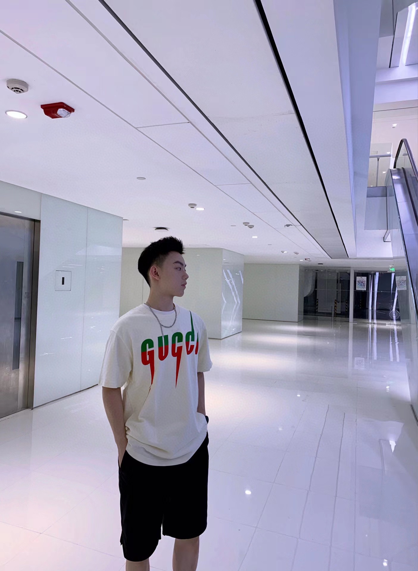  Gucci古驰闪电LOGO短袖T恤 上身效果#