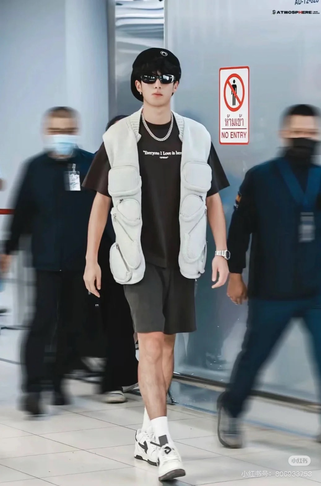 NO:402529,Celebrity's foot pictures, casual shoes/sports shoes, sneakers19860909明星上脚图,休闲鞋/运动鞋,sneakers,Women's Shoes