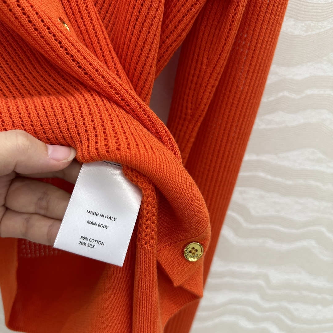 独家首发❤️高端原单品质❤️LP高智感老钱风穿搭！25春夏新品，高级素色针织V领开衫，空调房必入！缕空工