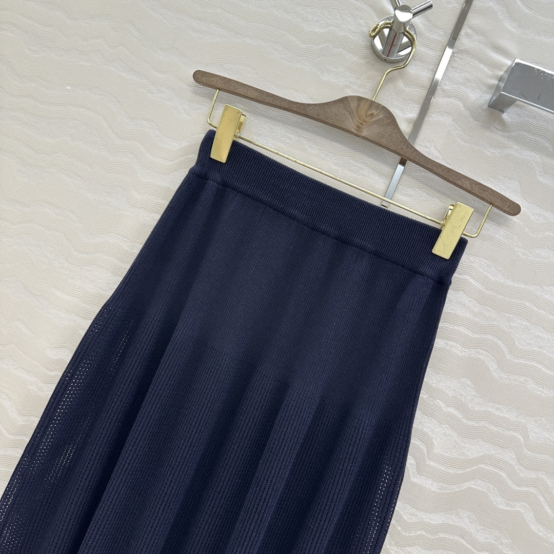 独家首发❤️高端原单品质❤️LP高智感老钱风穿搭！25春夏新品，高级素色针织中长半裙，气质高级单品！缕空