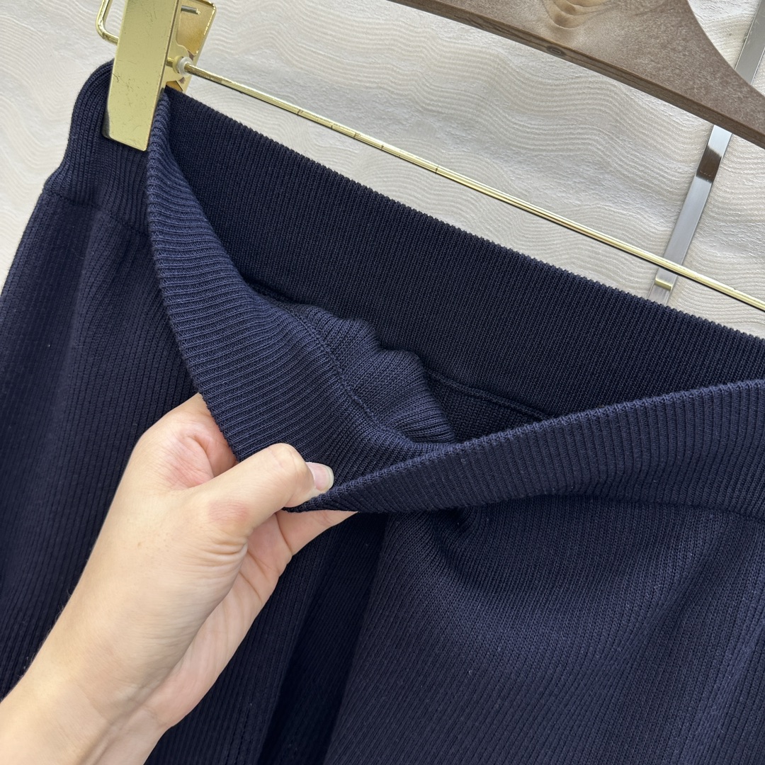 独家首发❤️高端原单品质❤️LP高智感老钱风穿搭！25春夏新品，高级素色针织中长半裙，气质高级单品！缕空