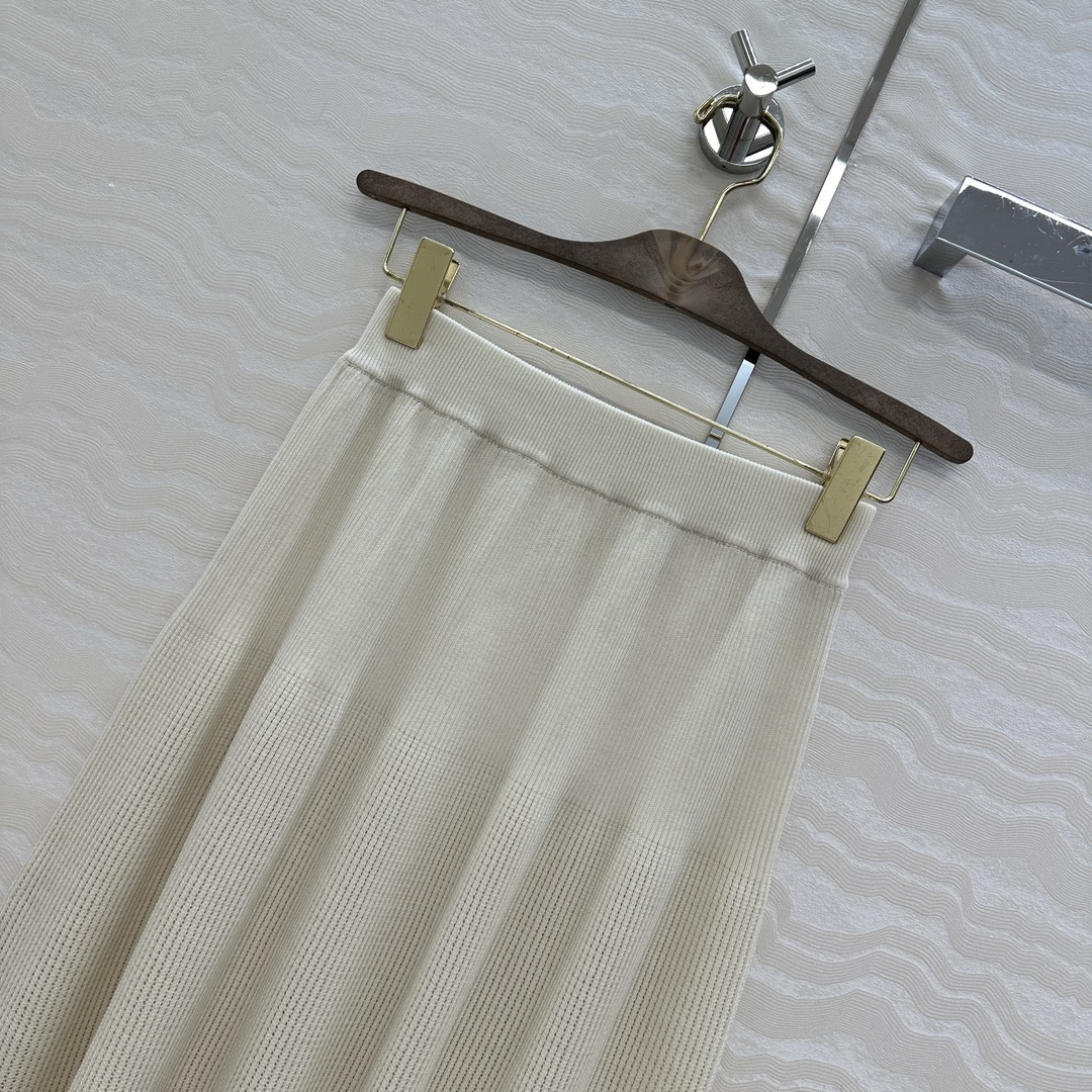 独家首发❤️高端原单品质❤️LP高智感老钱风穿搭！25春夏新品，高级素色针织中长半裙，气质高级单品！缕空