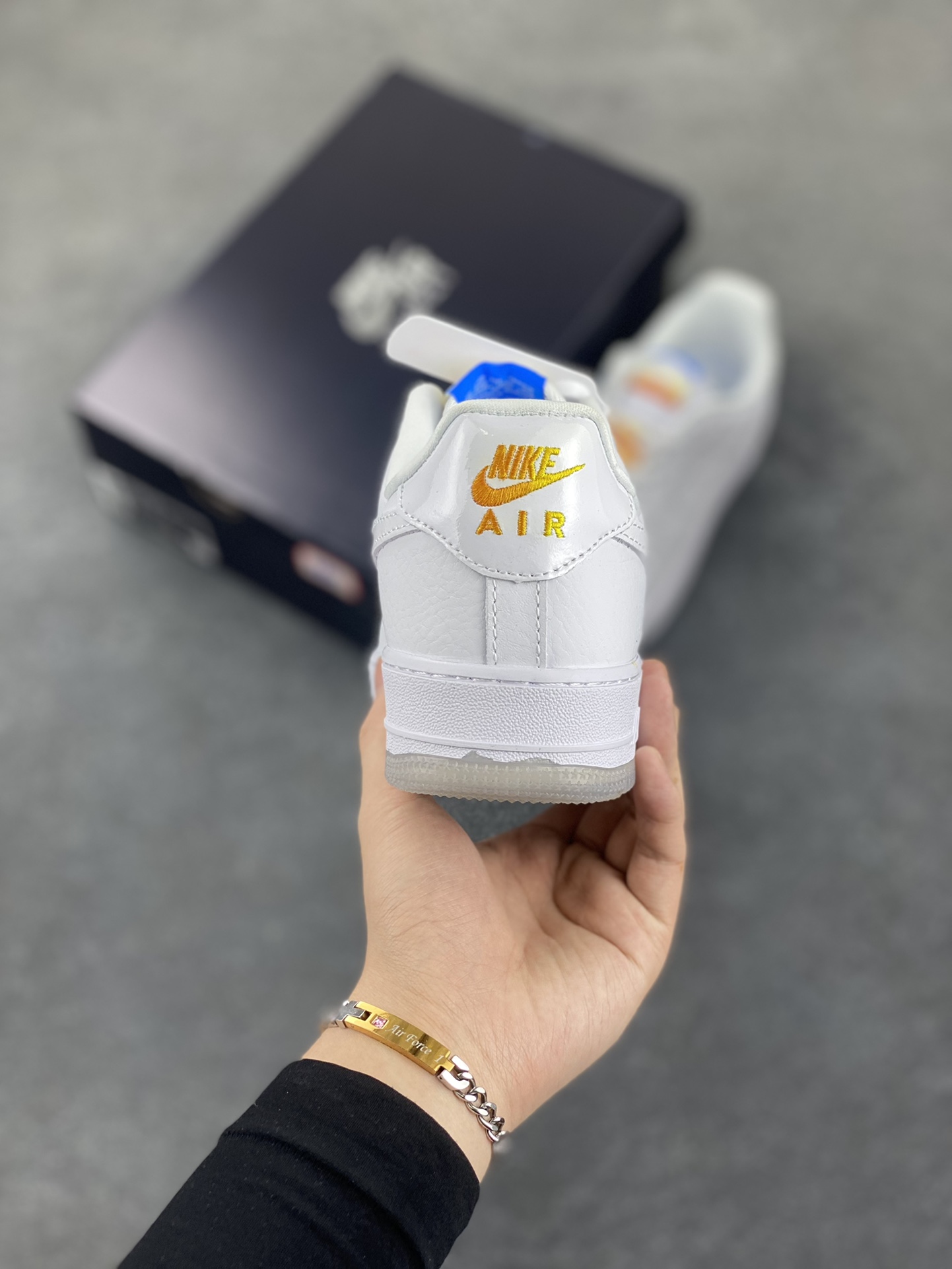 图片[4]-Air Force 1 Low 粉白红手绘涂鸦 原楦头原纸板 打造纯正空军版型 #专注外贸渠道 全掌内置蜂窝气垫 #原盒配件 原厂中底钢印、拉帮完美 货号：IB8875-111 尺码：36 36.5 37.5 38 38.5 39 40 40.5 41 42 42.5 43 44 44.5 45-选品中心