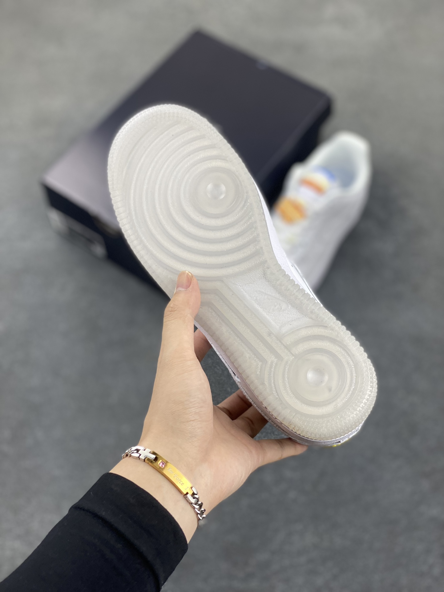 图片[5]-Air Force 1 Low 粉白红手绘涂鸦 原楦头原纸板 打造纯正空军版型 #专注外贸渠道 全掌内置蜂窝气垫 #原盒配件 原厂中底钢印、拉帮完美 货号：IB8875-111 尺码：36 36.5 37.5 38 38.5 39 40 40.5 41 42 42.5 43 44 44.5 45-选品中心