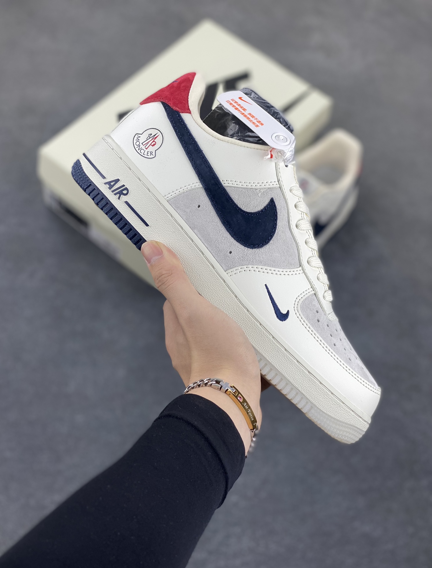 NIke Air Force 1 \'07 Low “蒙口联名--米蓝猪八双拼”空军一号 低帮 运动鞋 休闲鞋 折边针车 工艺难度大 原楦头原纸板 原装鞋盒 定制五金配件 内置全掌气垫 原厂鞋底 货号：CH6336-512 尺码：36 36.5 37.5 38 38.5 39 40 40.5 41 42 42.5 43 44 44.5 45-选品中心