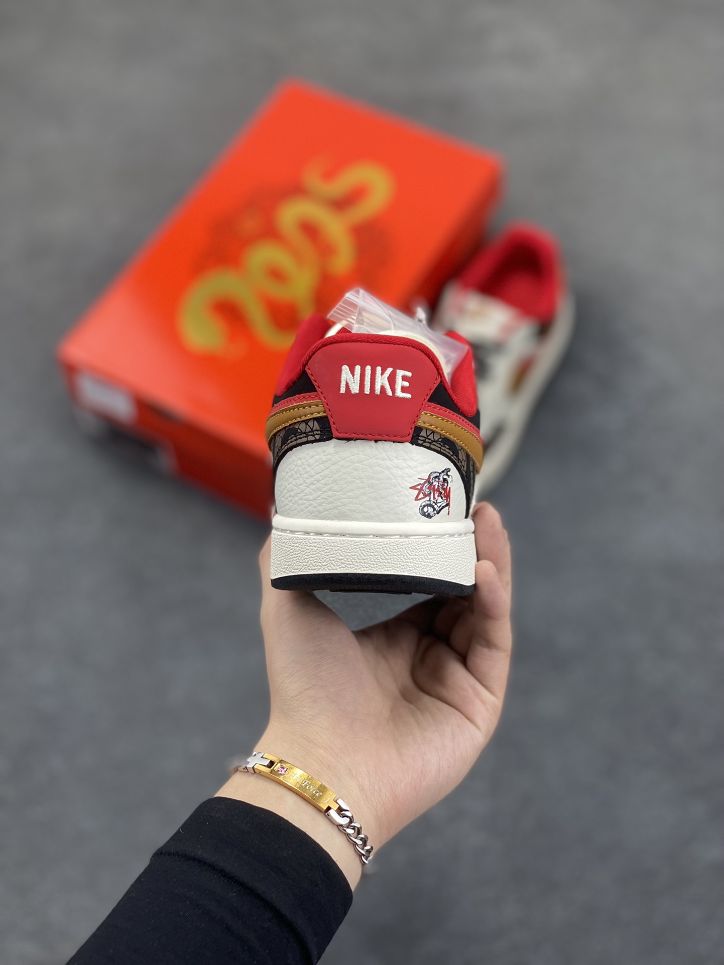 图片[4]-海外爆款 ZP订单 NIKE EBERNON Low prm 小空军低帮百搭透气休闲运动板鞋 独家头层版本 原数据独家私模大底 纯正版型 清洁度完美 货号：FD5188-128 尺码：36 36.5 37.5 38 38.5 39 40 40.5 41 42 42.5 43 44 44.5 45-选品中心