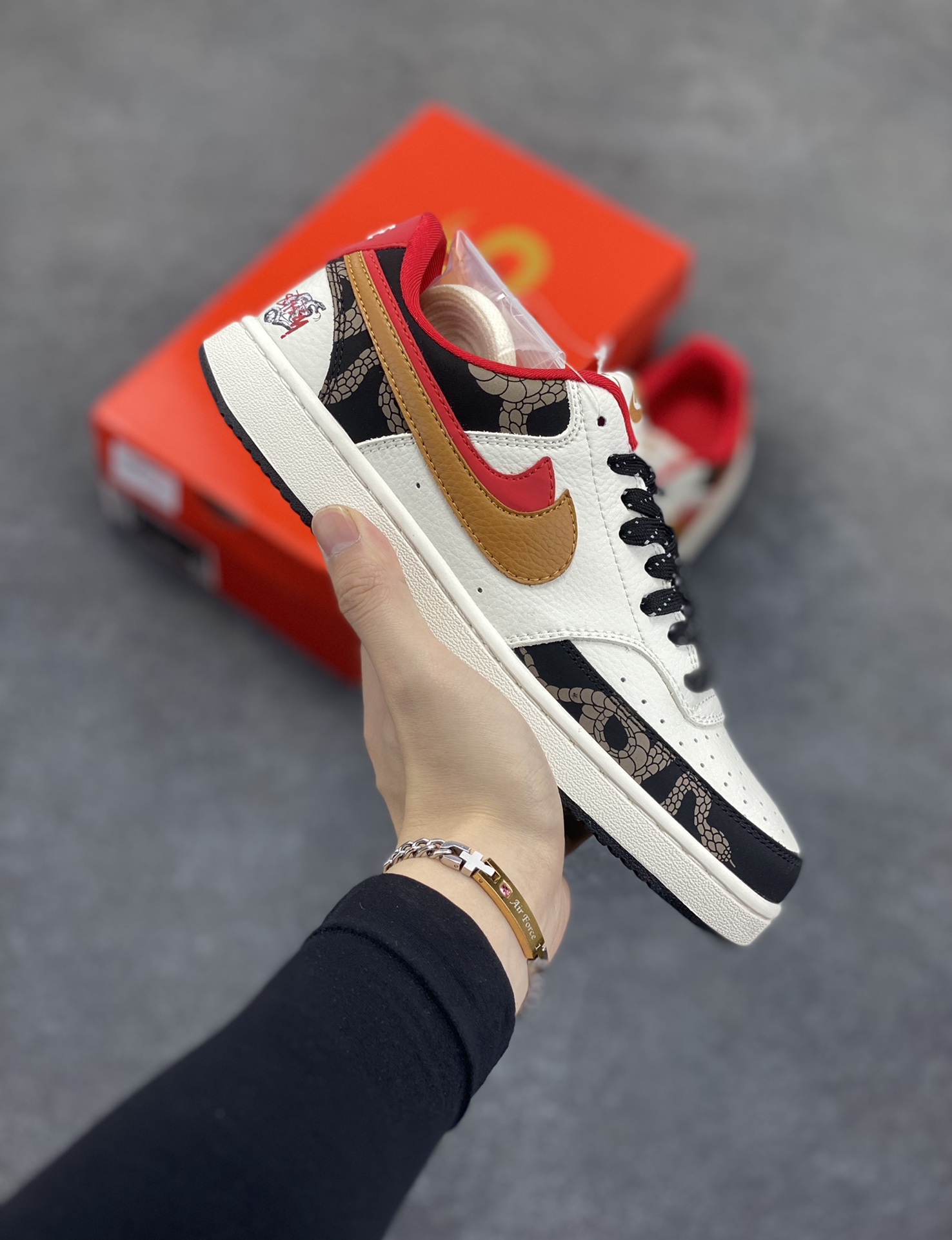 海外爆款 ZP订单 NIKE EBERNON Low prm 小空军低帮百搭透气休闲运动板鞋 独家头层版本 原数据独家私模大底 纯正版型 清洁度完美 货号：FD5188-128 尺码：36 36.5 37.5 38 38.5 39 40 40.5 41 42 42.5 43 44 44.5 45-选品中心