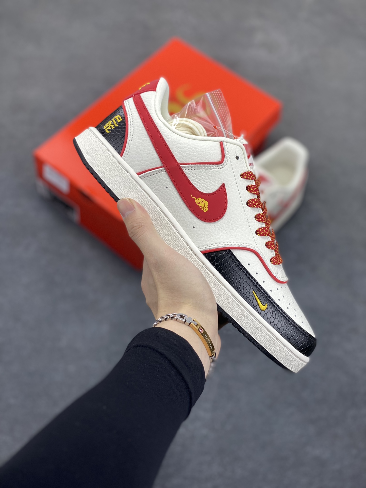 海外爆款 ZP订单 NIKE EBERNON Low prm 小空军低帮百搭透气休闲运动板鞋 独家头层版本 原数据独家私模大底 纯正版型 清洁度完美 货号:FD5188-130 尺码:36 36.5 37.5 38 38.5 39 40 40.5 41 42 42.5 43 44 44.5 45-选品中心