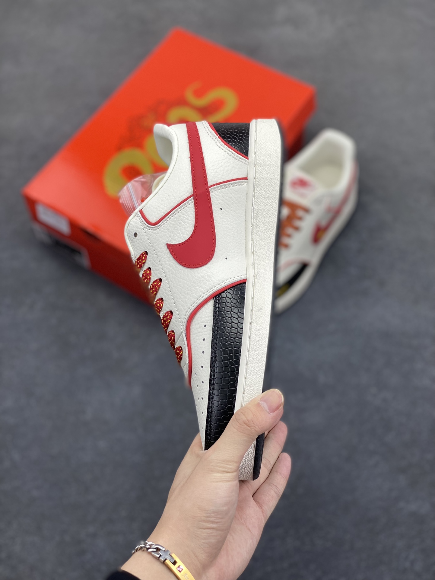 图片[3]-海外爆款 ZP订单 NIKE EBERNON Low prm 小空军低帮百搭透气休闲运动板鞋 独家头层版本 原数据独家私模大底 纯正版型 清洁度完美 货号：FD5188-130 尺码：36 36.5 37.5 38 38.5 39 40 40.5 41 42 42.5 43 44 44.5 45-选品中心