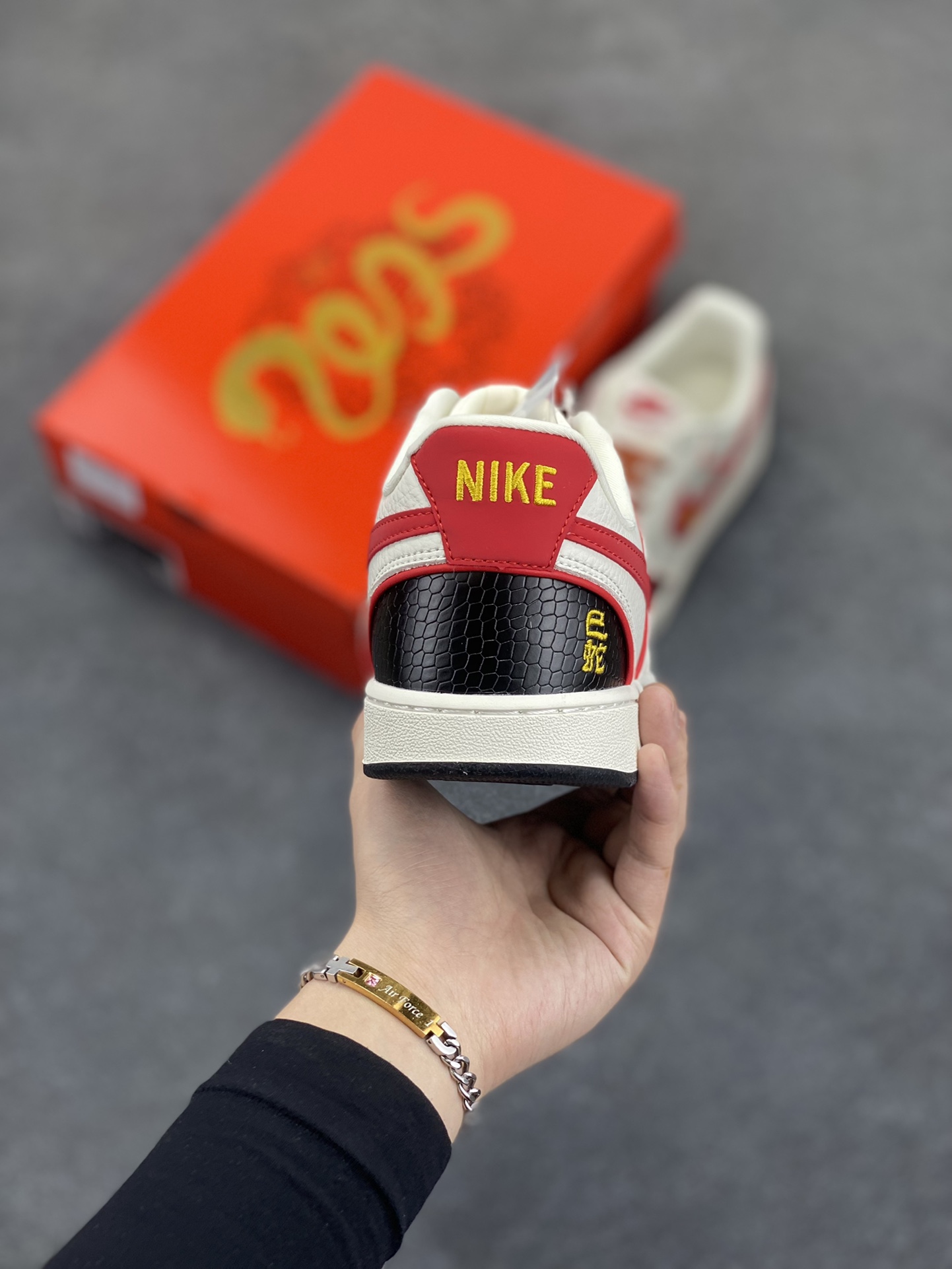 图片[4]-海外爆款 ZP订单 NIKE EBERNON Low prm 小空军低帮百搭透气休闲运动板鞋 独家头层版本 原数据独家私模大底 纯正版型 清洁度完美 货号：FD5188-130 尺码：36 36.5 37.5 38 38.5 39 40 40.5 41 42 42.5 43 44 44.5 45-选品中心