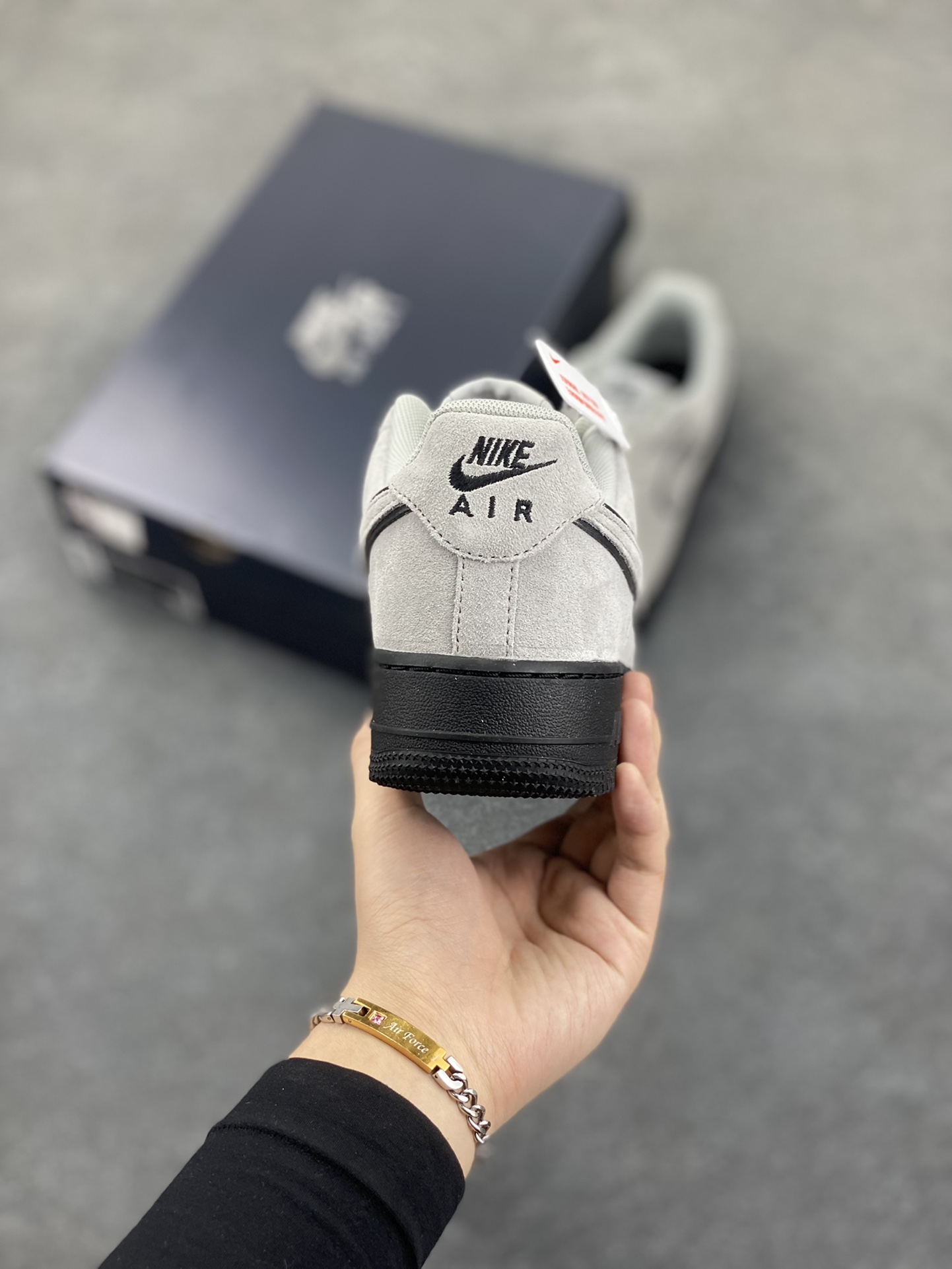 图片[4]-Nike Air Force 1 Low 军械灰 空军一号低帮运动休闲板鞋 原楦头原纸板 打造纯正空军版型#专注外贸渠道 全掌内置蜂窝气垫 #原盒配件 原厂中底钢印、拉帮完美 货号：HQ1966-001 尺码：36 36.5 37.5 38 38.5 39 40 40.5 41 42 42.5 43 44 44.5 45-选品中心