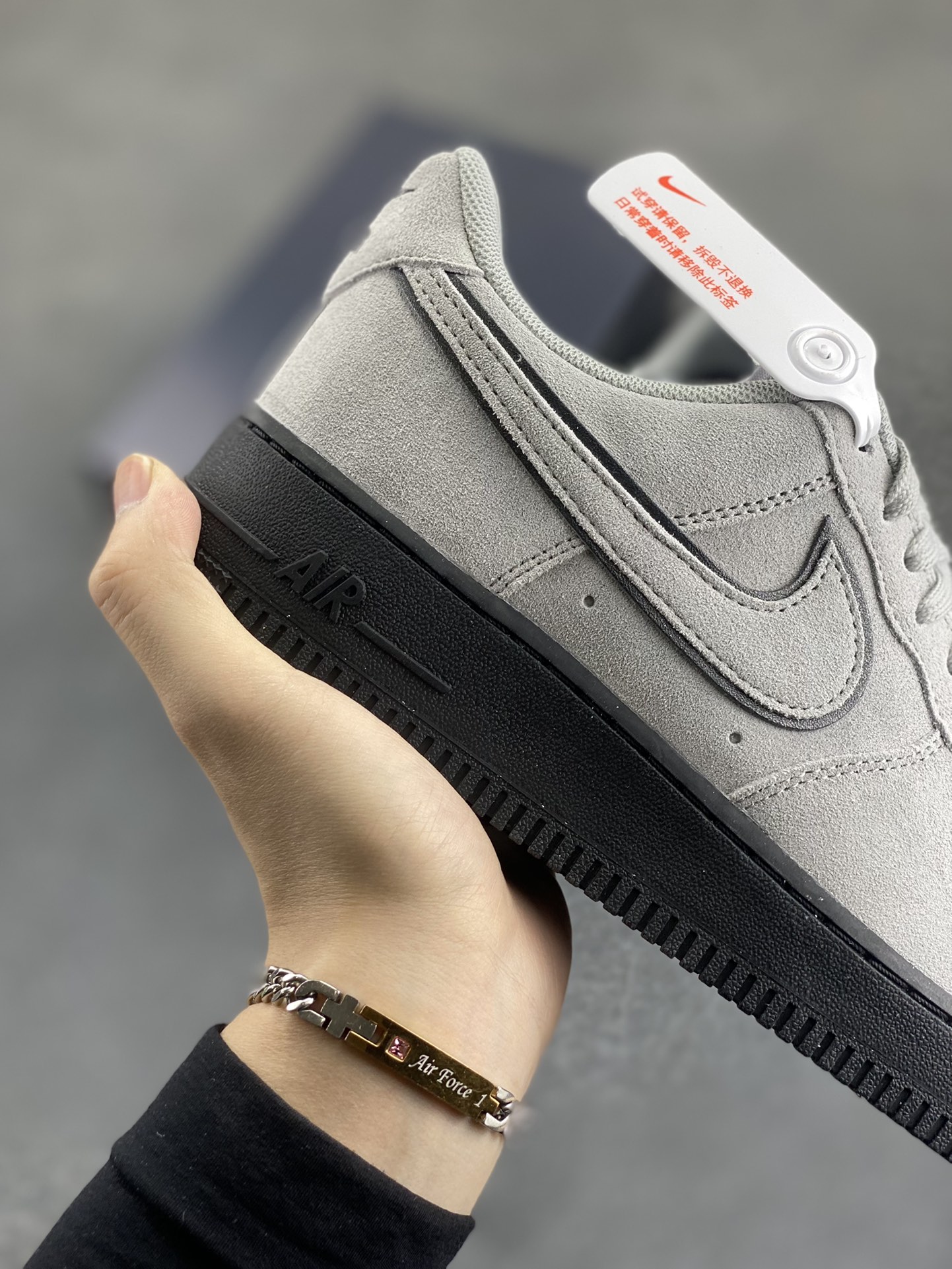 图片[6]-Nike Air Force 1 Low 军械灰 空军一号低帮运动休闲板鞋 原楦头原纸板 打造纯正空军版型#专注外贸渠道 全掌内置蜂窝气垫 #原盒配件 原厂中底钢印、拉帮完美 货号：HQ1966-001 尺码：36 36.5 37.5 38 38.5 39 40 40.5 41 42 42.5 43 44 44.5 45-选品中心