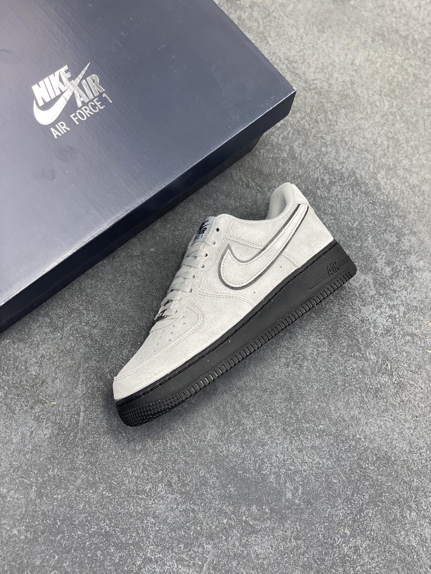 图片[7]-Nike Air Force 1 Low 军械灰 空军一号低帮运动休闲板鞋 原楦头原纸板 打造纯正空军版型#专注外贸渠道 全掌内置蜂窝气垫 #原盒配件 原厂中底钢印、拉帮完美 货号：HQ1966-001 尺码：36 36.5 37.5 38 38.5 39 40 40.5 41 42 42.5 43 44 44.5 45-选品中心