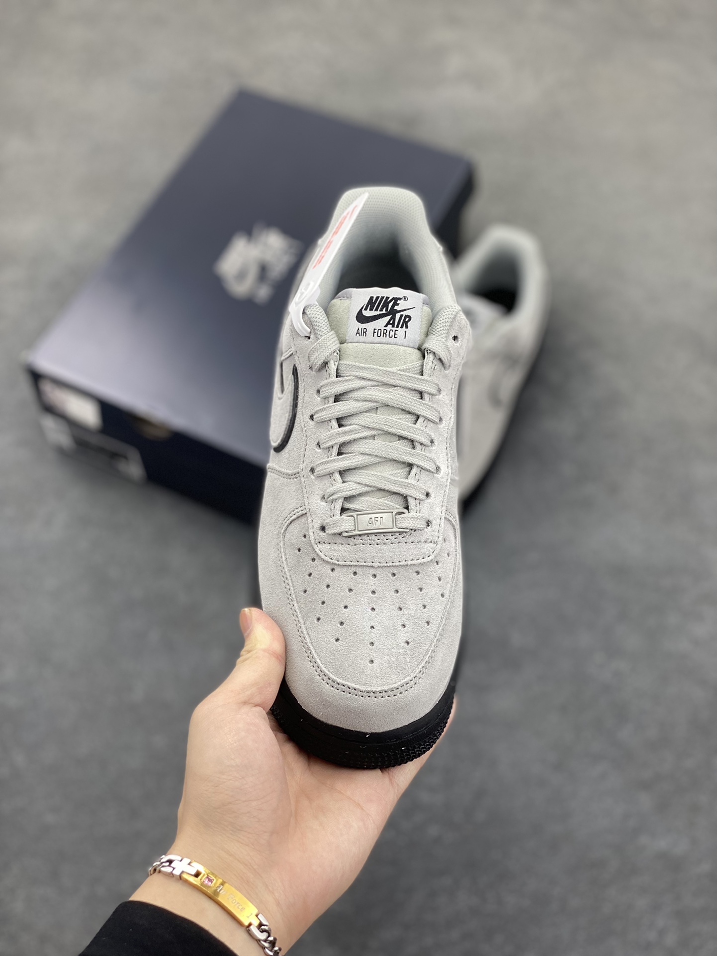 图片[2]-Nike Air Force 1 Low 军械灰 空军一号低帮运动休闲板鞋 原楦头原纸板 打造纯正空军版型#专注外贸渠道 全掌内置蜂窝气垫 #原盒配件 原厂中底钢印、拉帮完美 货号：HQ1966-001 尺码：36 36.5 37.5 38 38.5 39 40 40.5 41 42 42.5 43 44 44.5 45-选品中心