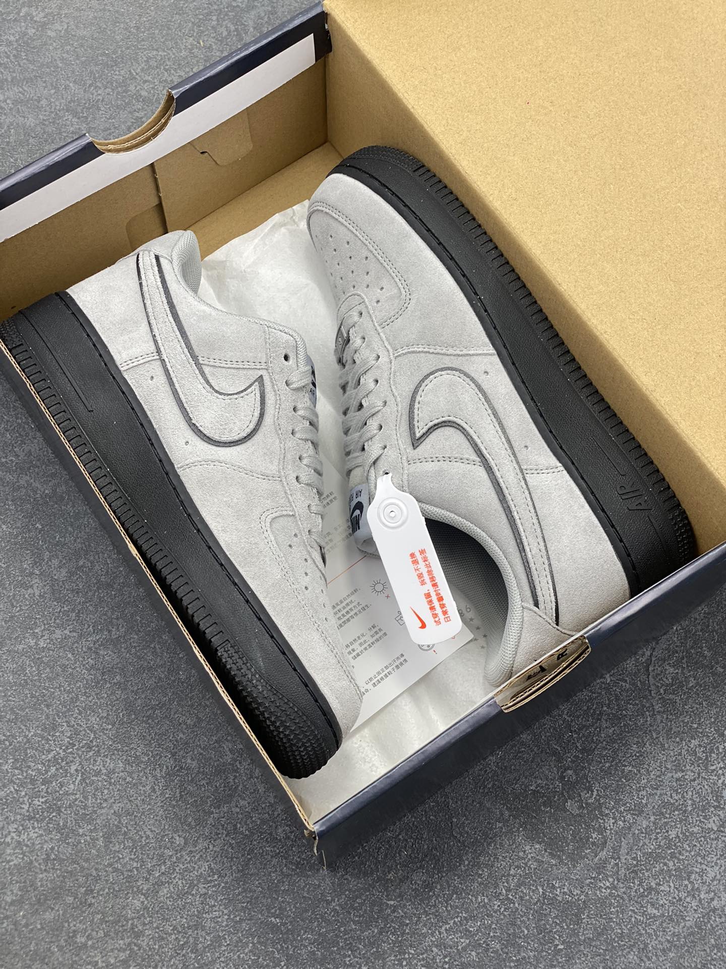 图片[9]-Nike Air Force 1 Low 军械灰 空军一号低帮运动休闲板鞋 原楦头原纸板 打造纯正空军版型#专注外贸渠道 全掌内置蜂窝气垫 #原盒配件 原厂中底钢印、拉帮完美 货号：HQ1966-001 尺码：36 36.5 37.5 38 38.5 39 40 40.5 41 42 42.5 43 44 44.5 45-选品中心