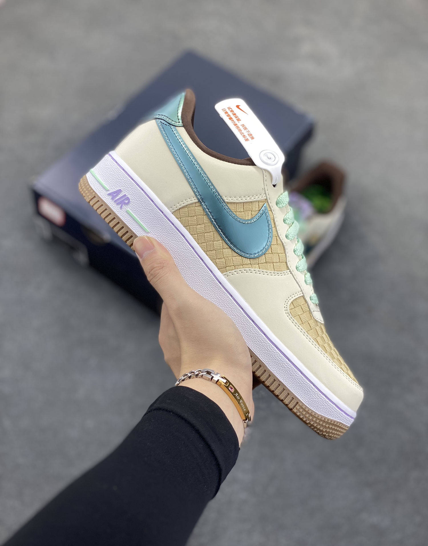 Nike Air Force 1 Low 编织 空军一号低帮运动休闲板鞋 原楦头原纸板 打造纯正空军版型#专注外贸渠道 全掌内置蜂窝气垫 #原盒配件 原厂中底钢印、拉帮完美 货号:IB5722-100 尺码:35.5 36 36.5 37.5 38 38.5 39 40 40.5 41 42 42.5 43 44 44.5 45-选品中心