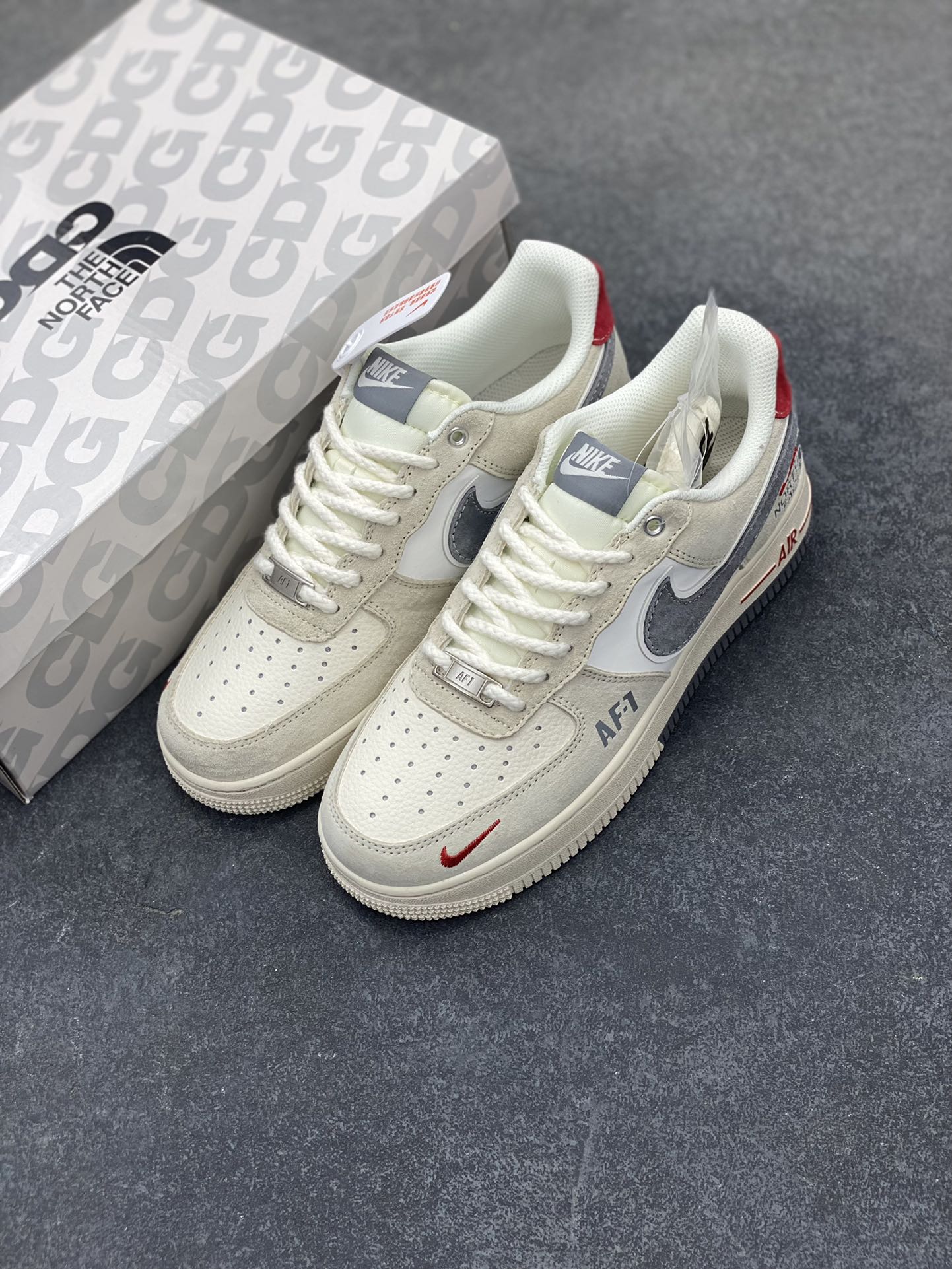 图片[8]-NIke Air Force 1 \’07 Low “北面联名——双拼灰AF1”空军一号 低帮 运动鞋 休闲鞋 折边针车 工艺难度大 原楦头原纸板 原装鞋盒 定制五金配件 内置全掌气垫 原厂鞋底 货号：YX5066-313 尺码：36 36.5 37.5 38 38.5 39 40 40.5 41 42 42.5 43 44 44.5 45-选品中心