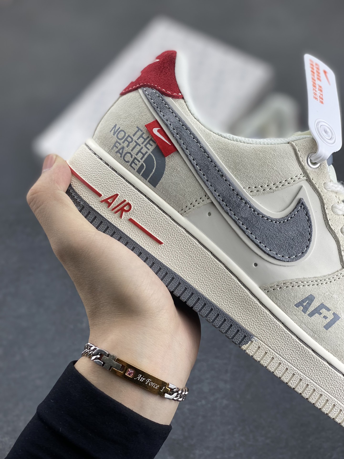 图片[6]-NIke Air Force 1 \’07 Low “北面联名——双拼灰AF1”空军一号 低帮 运动鞋 休闲鞋 折边针车 工艺难度大 原楦头原纸板 原装鞋盒 定制五金配件 内置全掌气垫 原厂鞋底 货号：YX5066-313 尺码：36 36.5 37.5 38 38.5 39 40 40.5 41 42 42.5 43 44 44.5 45-选品中心