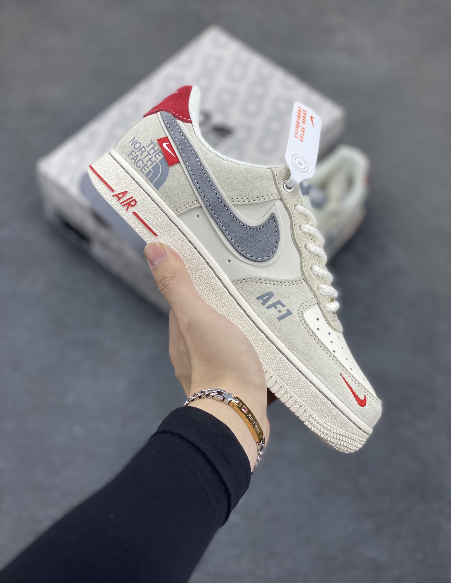 NIke Air Force 1 \’07 Low “北面联名——双拼灰AF1”空军一号 低帮 运动鞋 休闲鞋 折边针车 工艺难度大 原楦头原纸板 原装鞋盒 定制五金配件 内置全掌气垫 原厂鞋底 货号:YX5066-313 尺码:36 36.5 37.5 38 38.5 39 40 40.5 41 42 42.5 43 44 44.5 45-选品中心