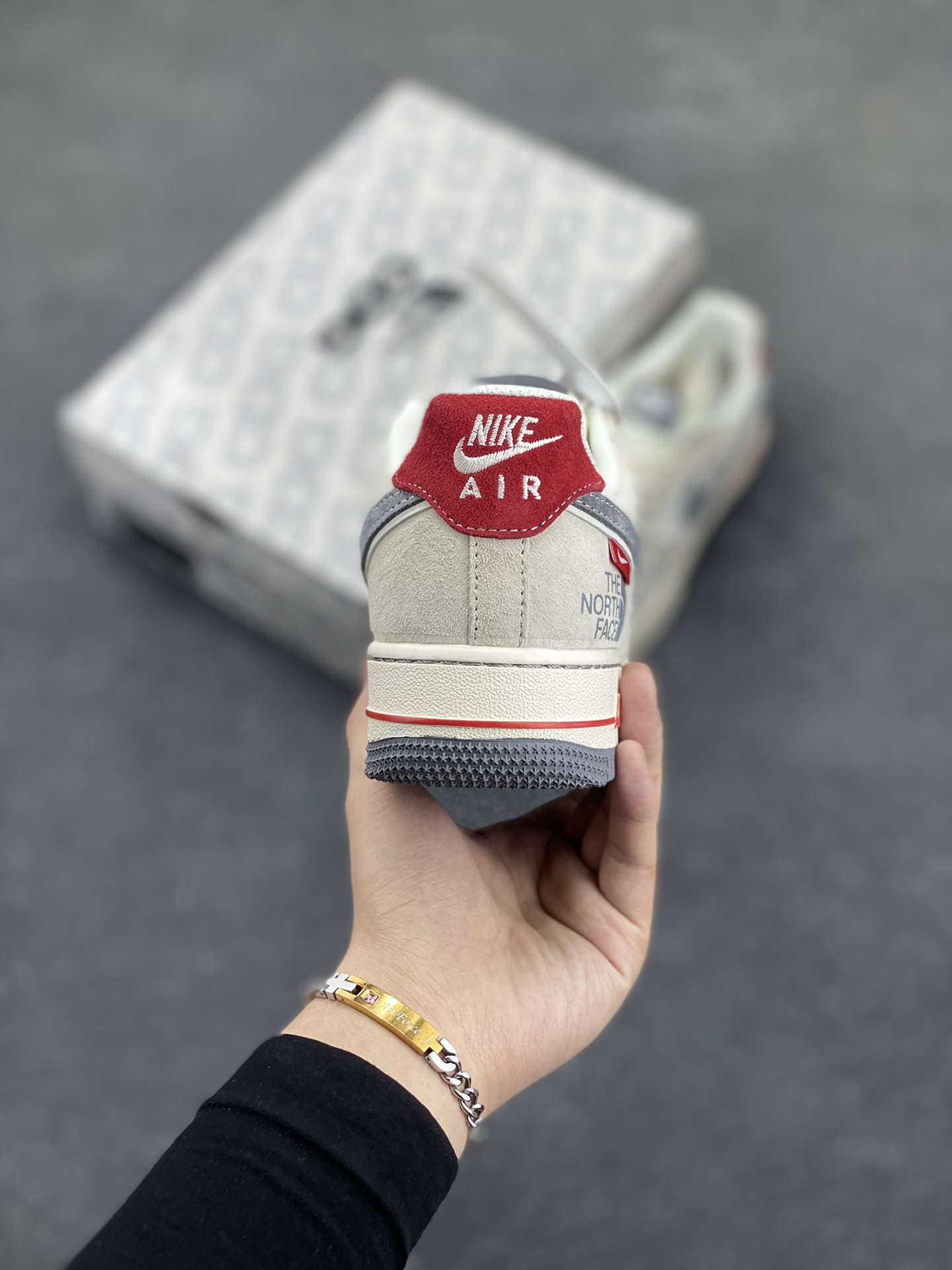 图片[4]-NIke Air Force 1 \’07 Low “北面联名——双拼灰AF1”空军一号 低帮 运动鞋 休闲鞋 折边针车 工艺难度大 原楦头原纸板 原装鞋盒 定制五金配件 内置全掌气垫 原厂鞋底 货号：YX5066-313 尺码：36 36.5 37.5 38 38.5 39 40 40.5 41 42 42.5 43 44 44.5 45-选品中心