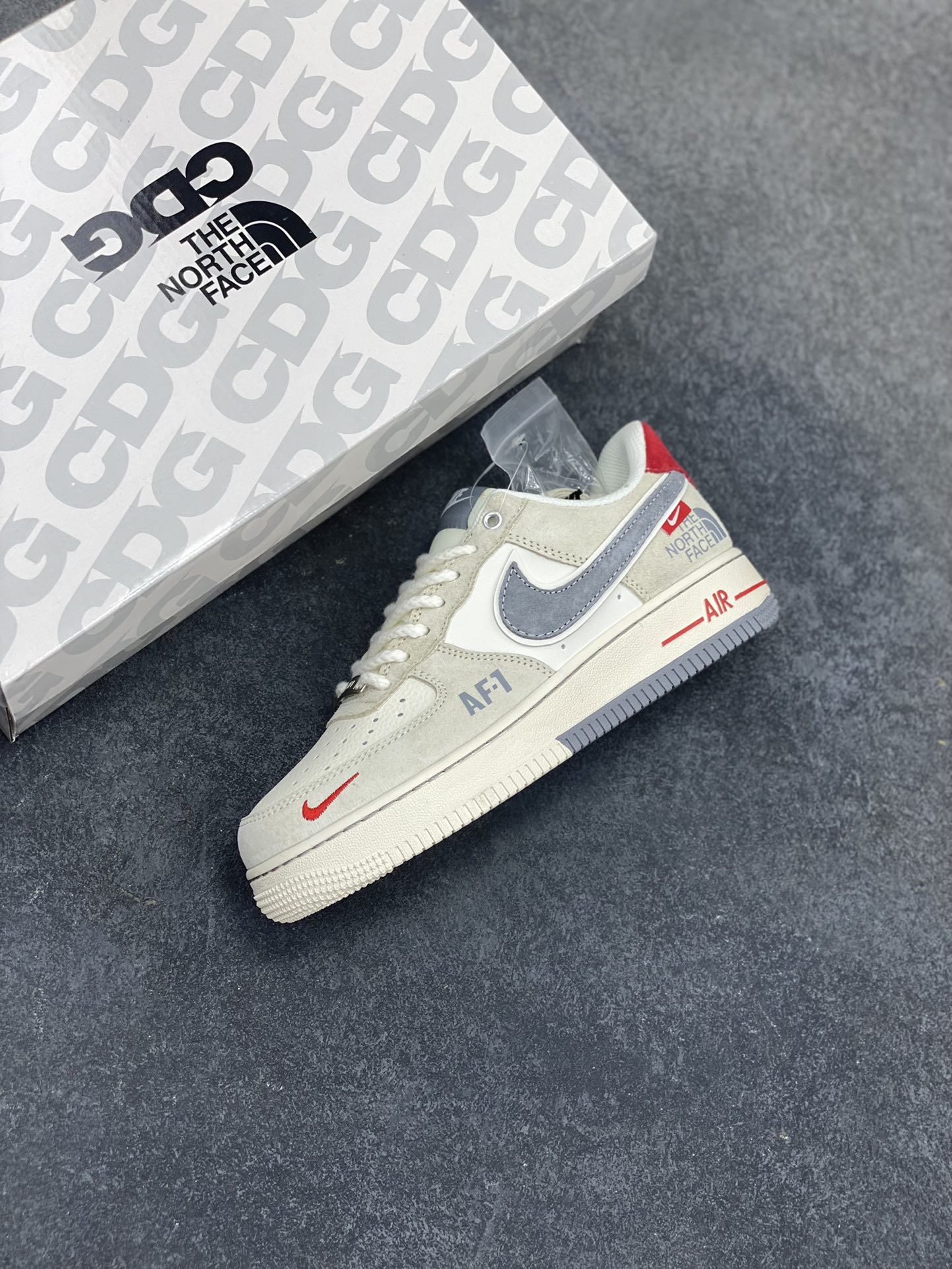 图片[7]-NIke Air Force 1 \’07 Low “北面联名——双拼灰AF1”空军一号 低帮 运动鞋 休闲鞋 折边针车 工艺难度大 原楦头原纸板 原装鞋盒 定制五金配件 内置全掌气垫 原厂鞋底 货号：YX5066-313 尺码：36 36.5 37.5 38 38.5 39 40 40.5 41 42 42.5 43 44 44.5 45-选品中心